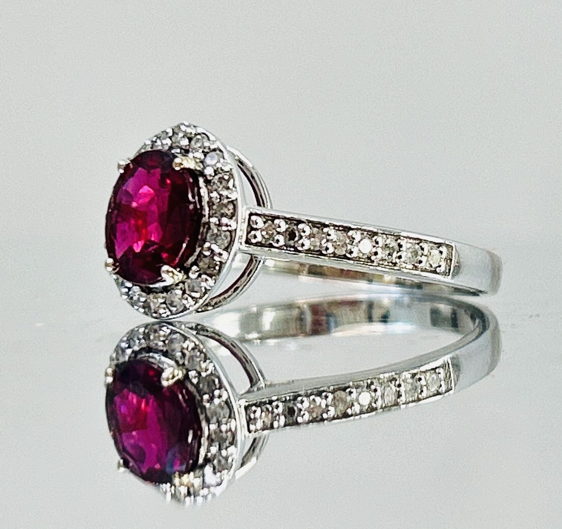 Natural Burma RubyUnheated/Untreated With Natural Diamonds & 18kGold - Image 3 of 6