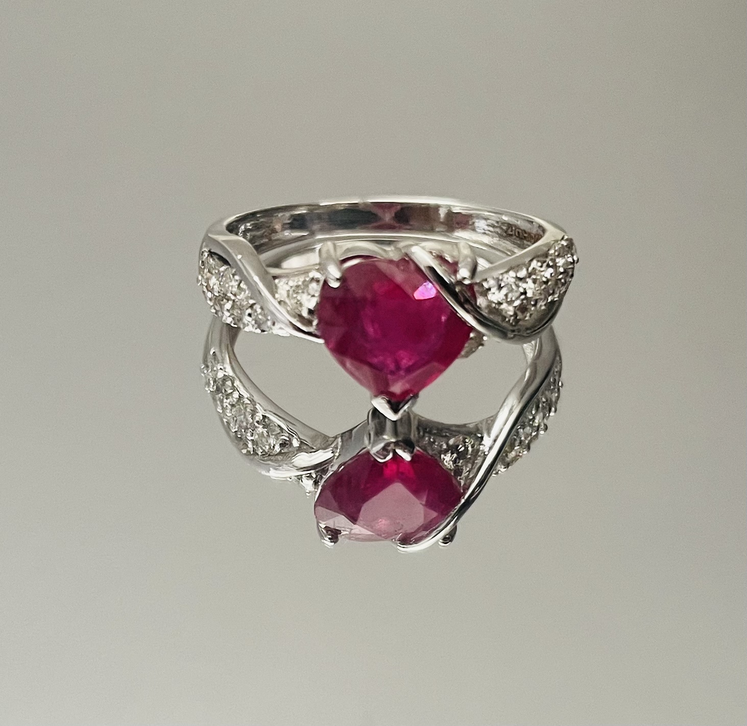 Beautiful Natural Heart Shape Burmese Ruby Ring 1.58 Ct With Diamonds & 18kGold - Image 2 of 7