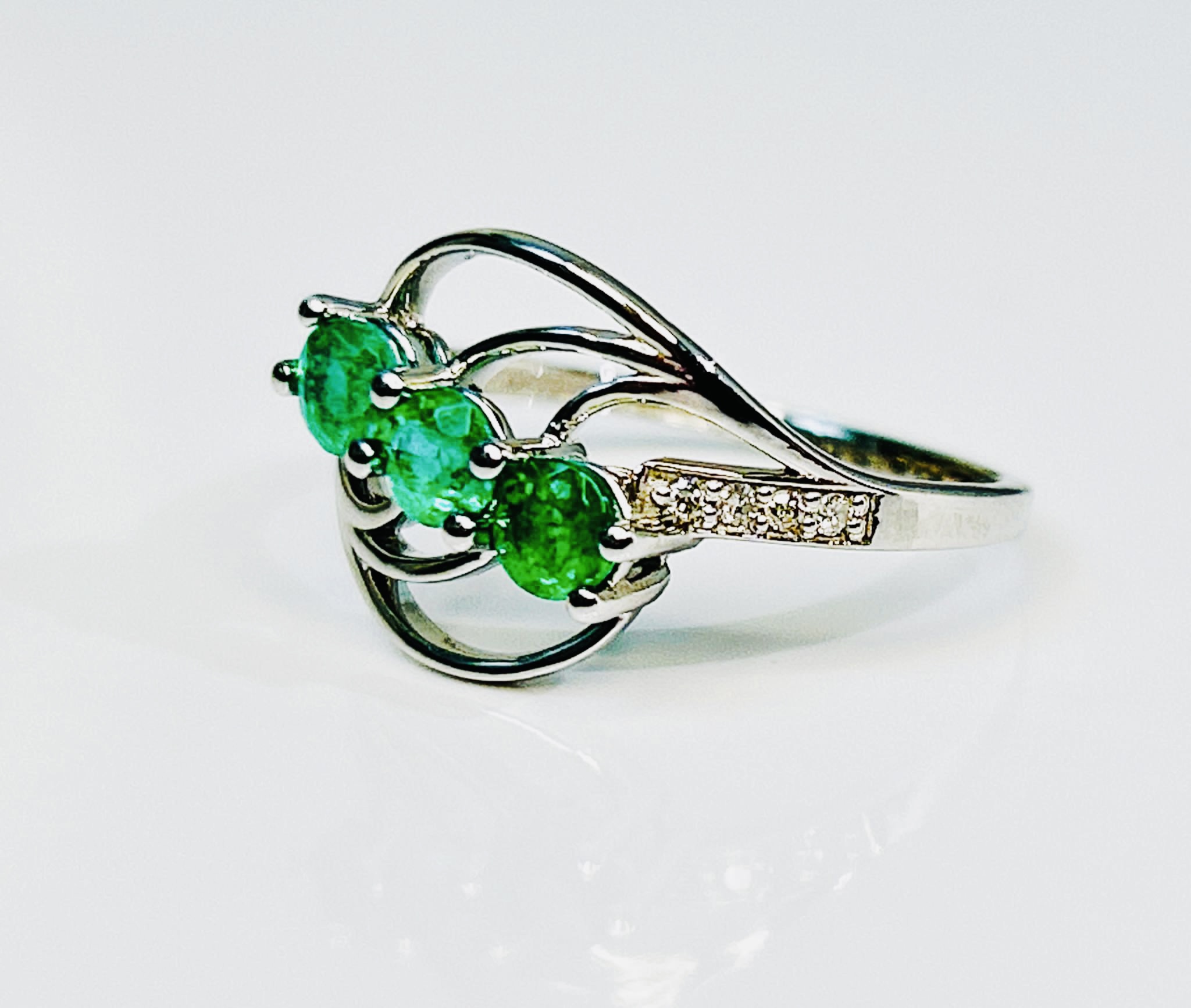 Beautiful Natural Emerald Ring With Natural Diamonds & Platinum 950 - Image 3 of 6