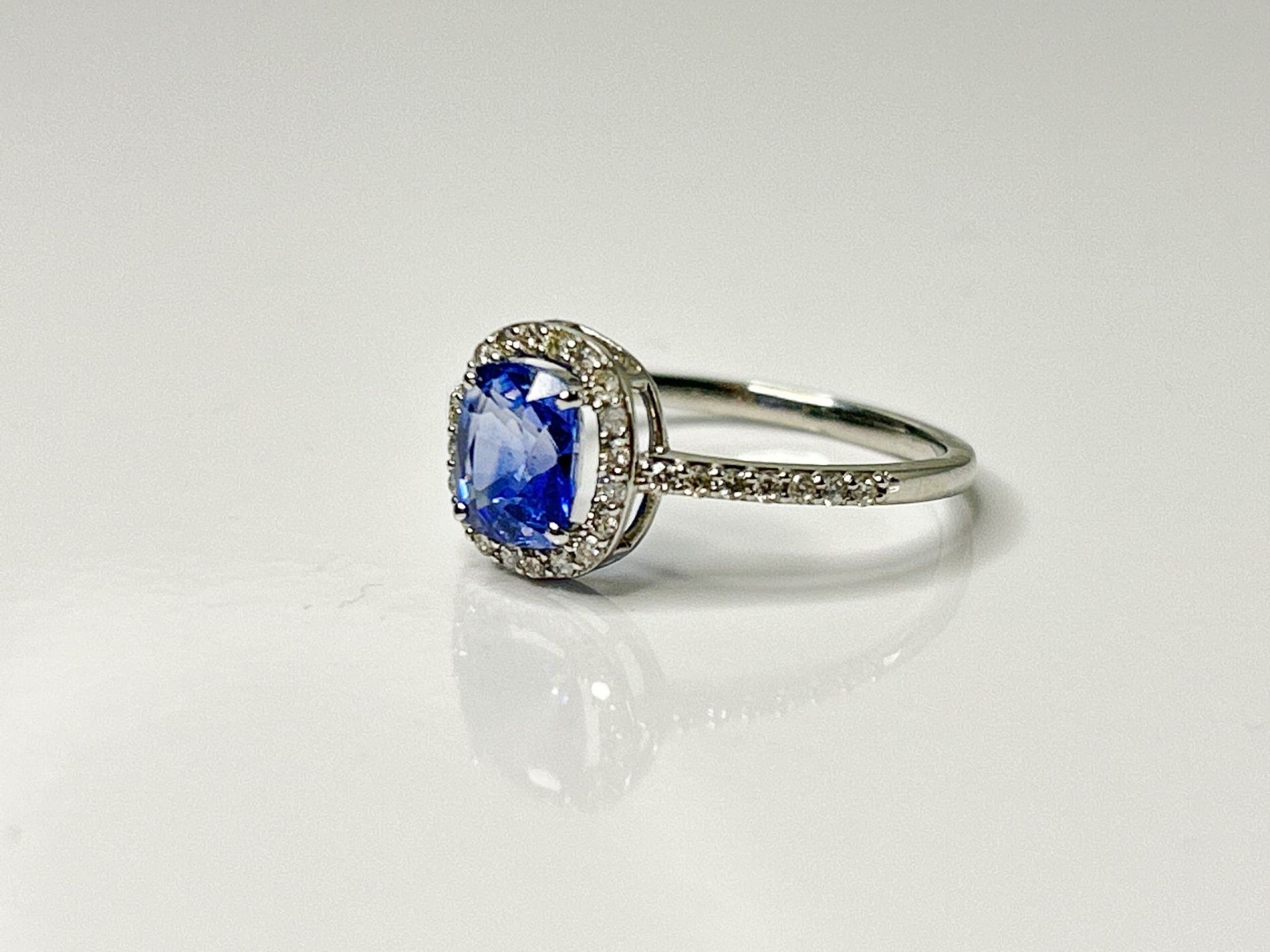 Beautiful 1.30 CT Natural Ceylon Blue Sapphire Diamonds & Platinum - Image 4 of 7