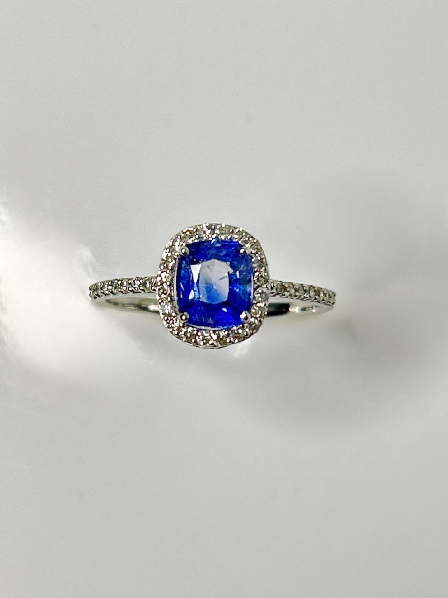 Beautiful 1.30 CT Natural Ceylon Blue Sapphire Diamonds & Platinum - Image 2 of 7