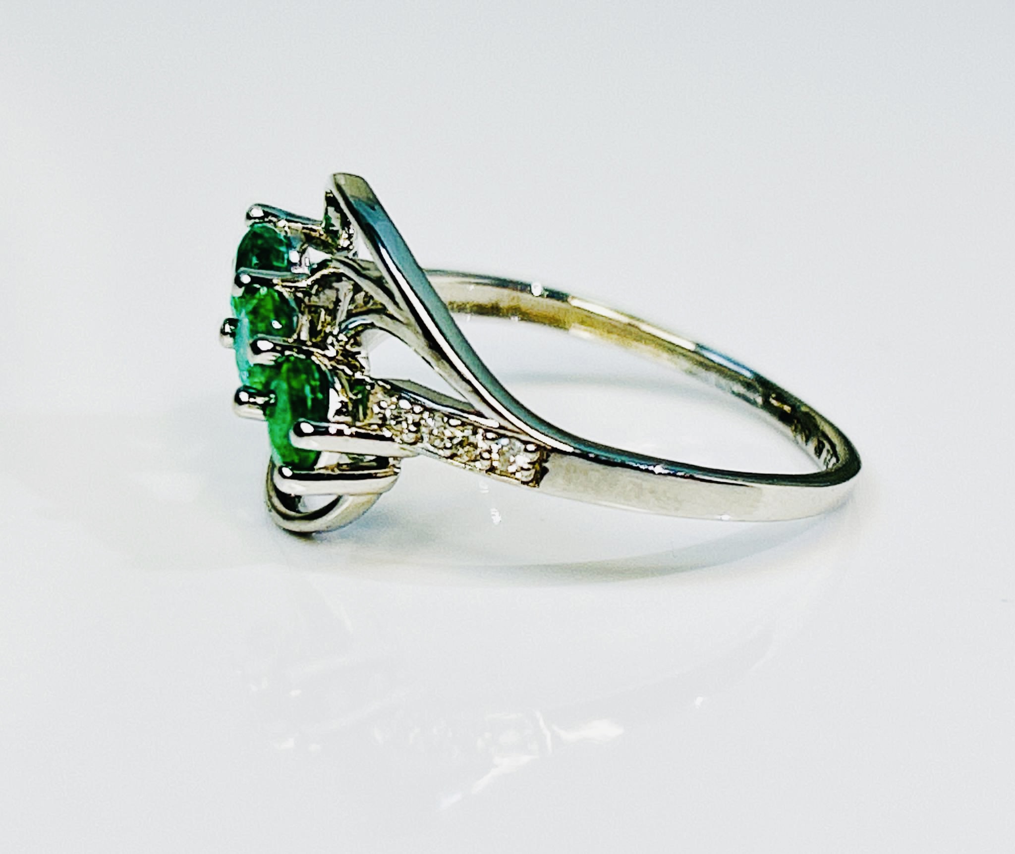 Beautiful Natural Emerald Ring With Natural Diamonds & Platinum 950 - Image 4 of 6