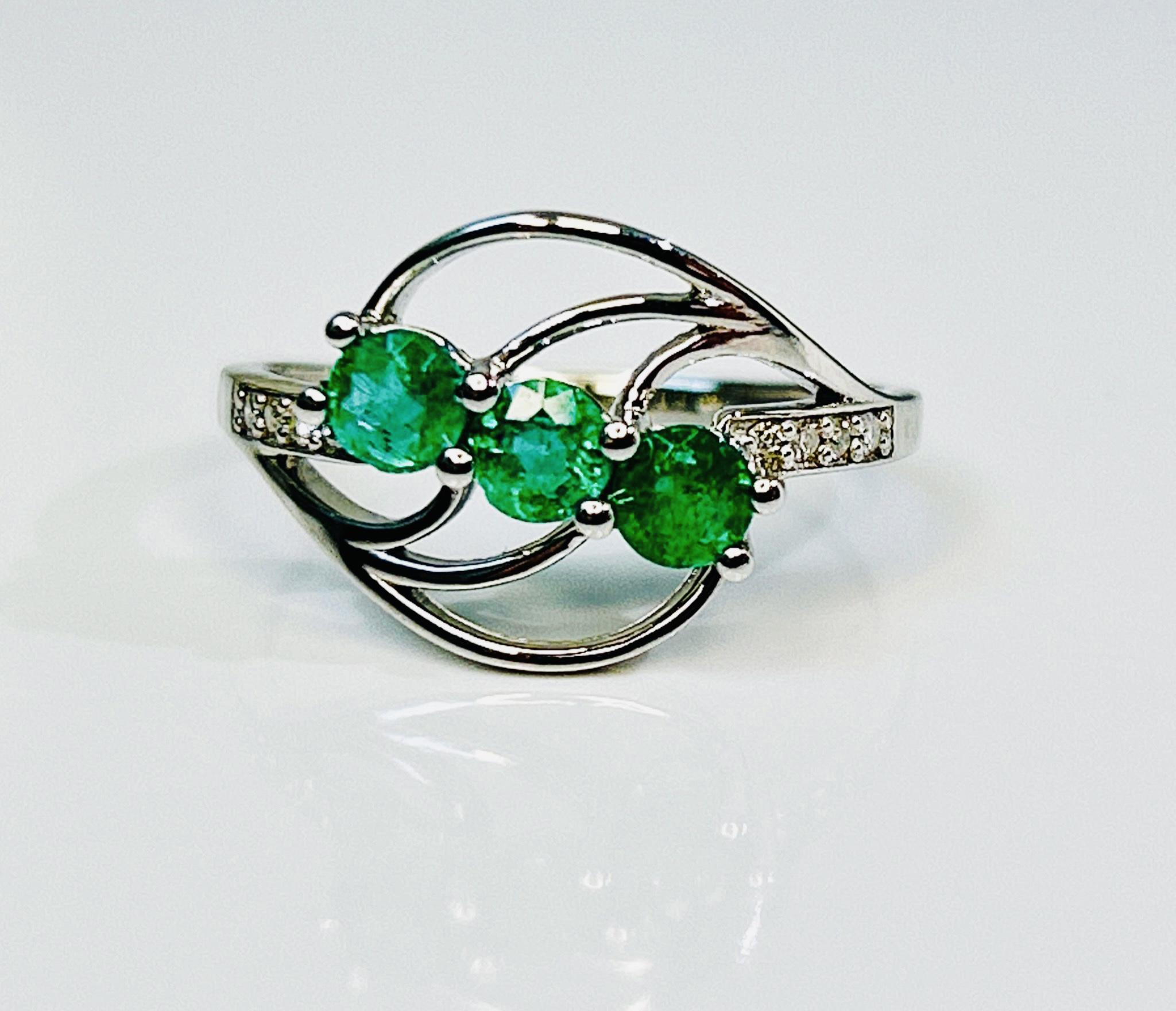 Beautiful Natural Emerald Ring With Natural Diamonds & Platinum 950 - Image 2 of 6