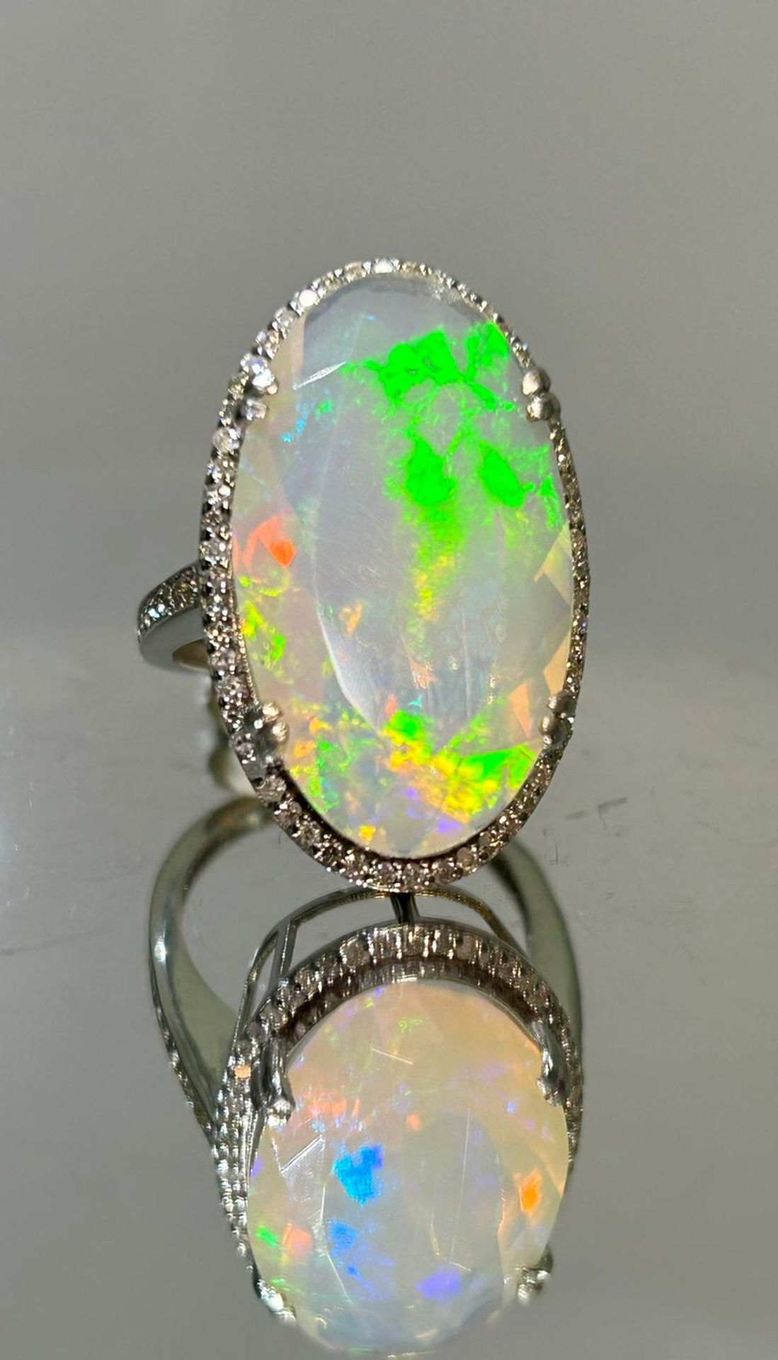 Beautiful Faceted 7.74 CT Natural Opal Ring With Natural Diamond & 18k Gold - Image 2 of 11