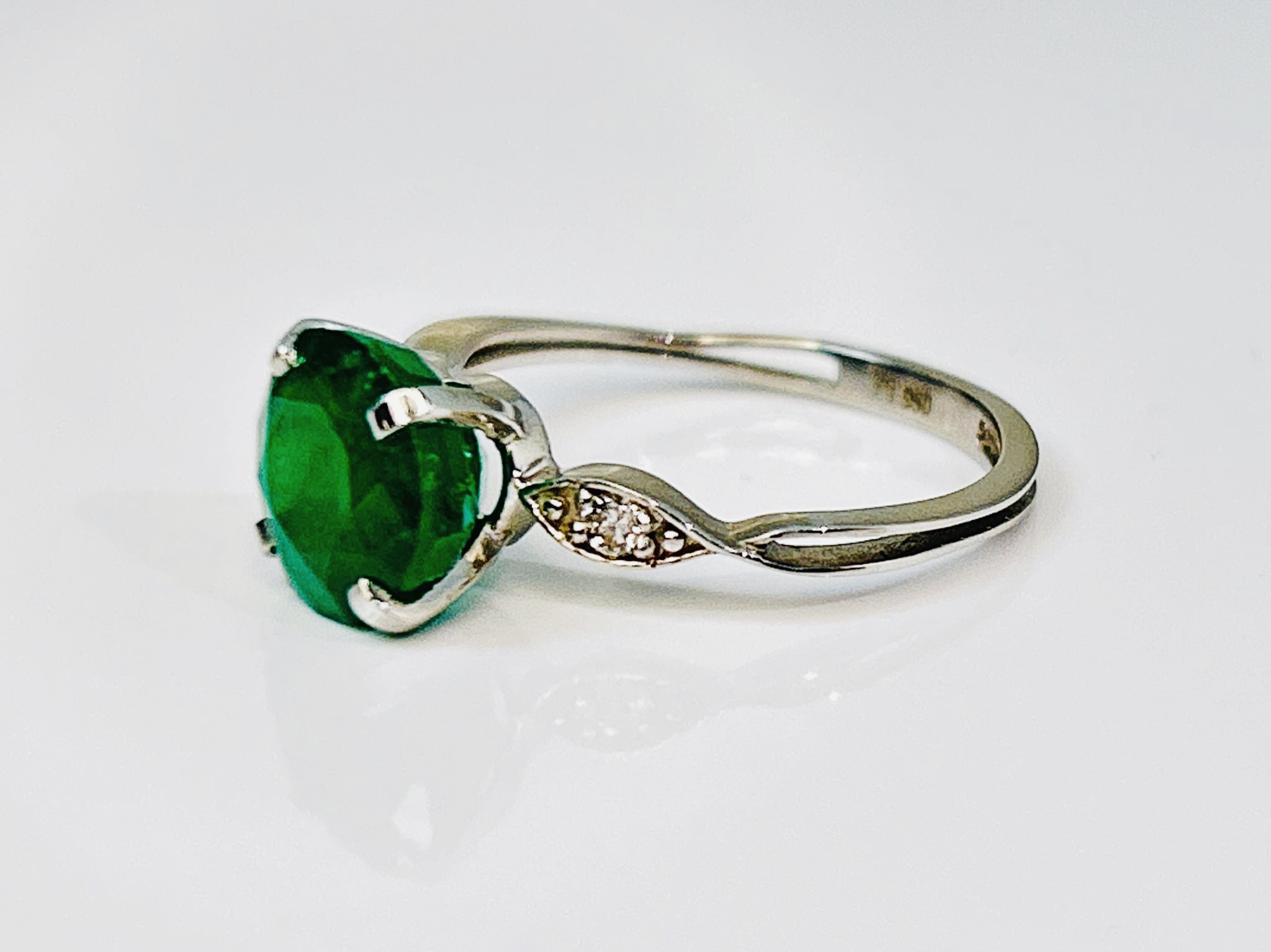 Beautiful 2.74 CT Natural Emerald Ring With Natural Diamonds & Platinum 950 - Image 3 of 6