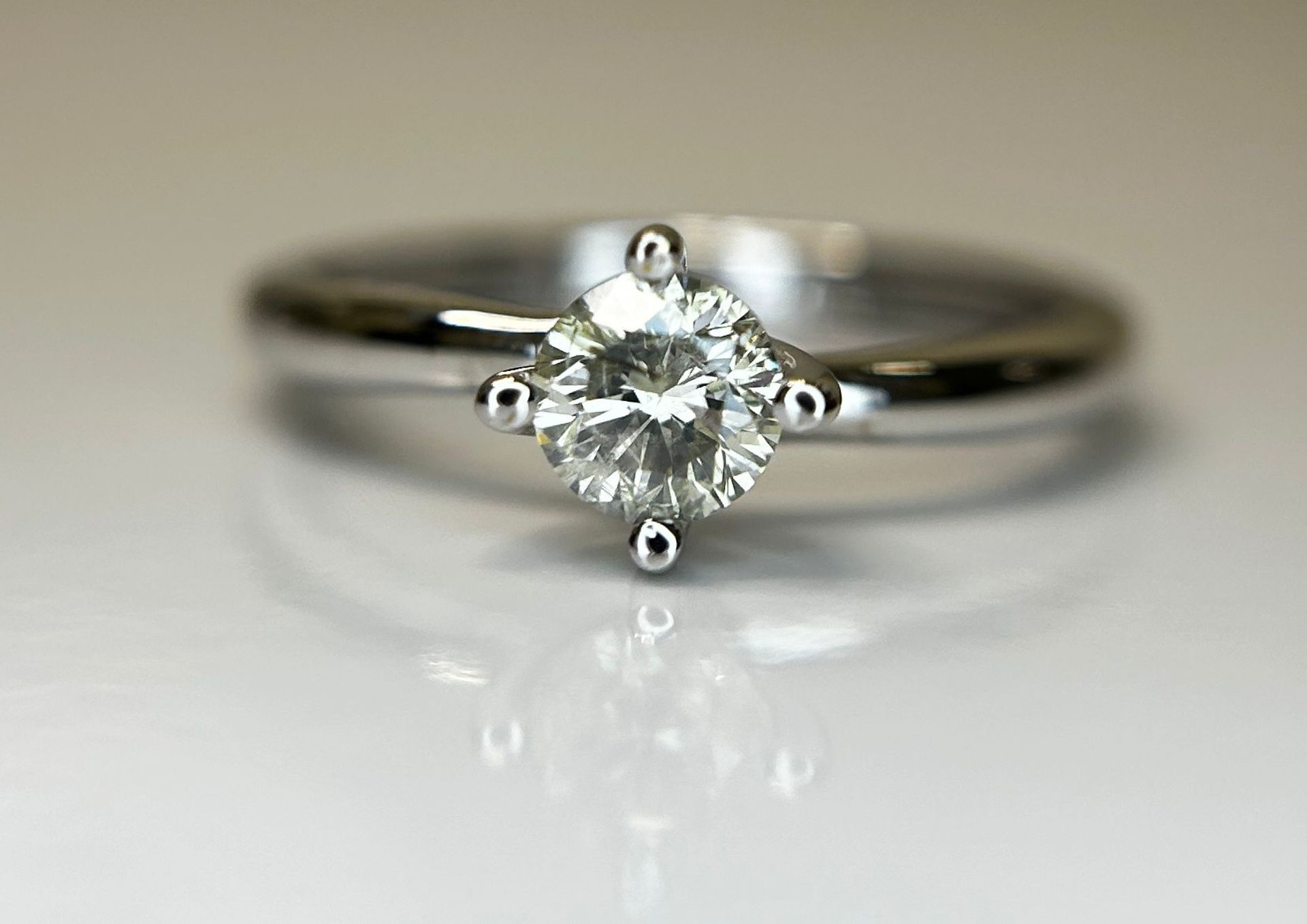 Beautiful Natural 0.42CT S1 Diamond Ring With 18k Gold - Image 6 of 6