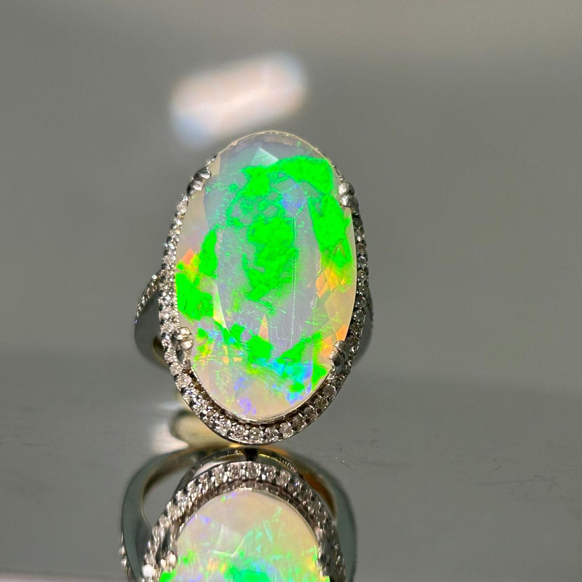 Beautiful Faceted 7.74 CT Natural Opal Ring With Natural Diamond & 18k Gold - Image 5 of 11