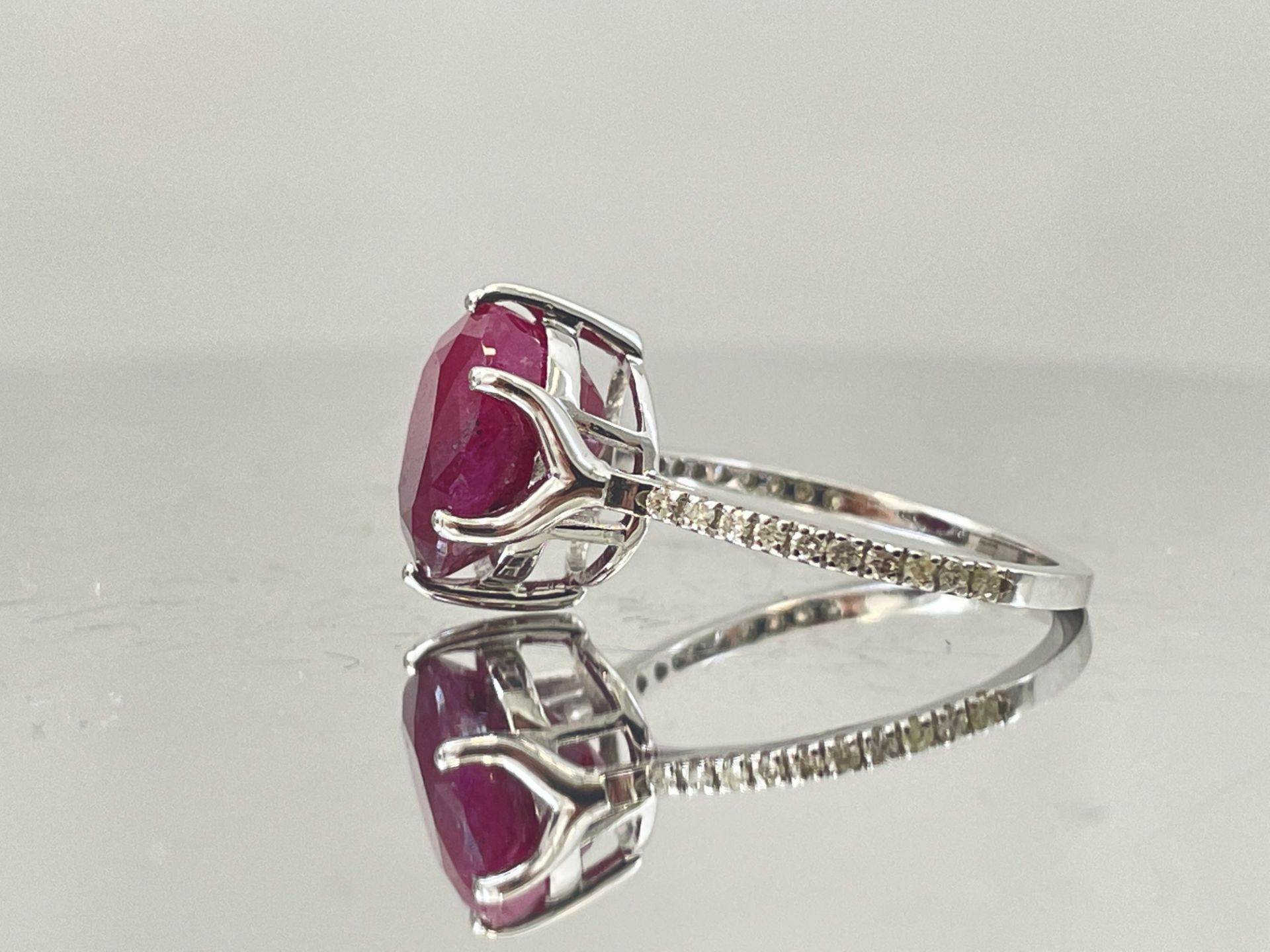 Natural Burma RubyUnheated/Untreated 6.19 Ct With Natural Diamonds & 18kGold - Image 3 of 5