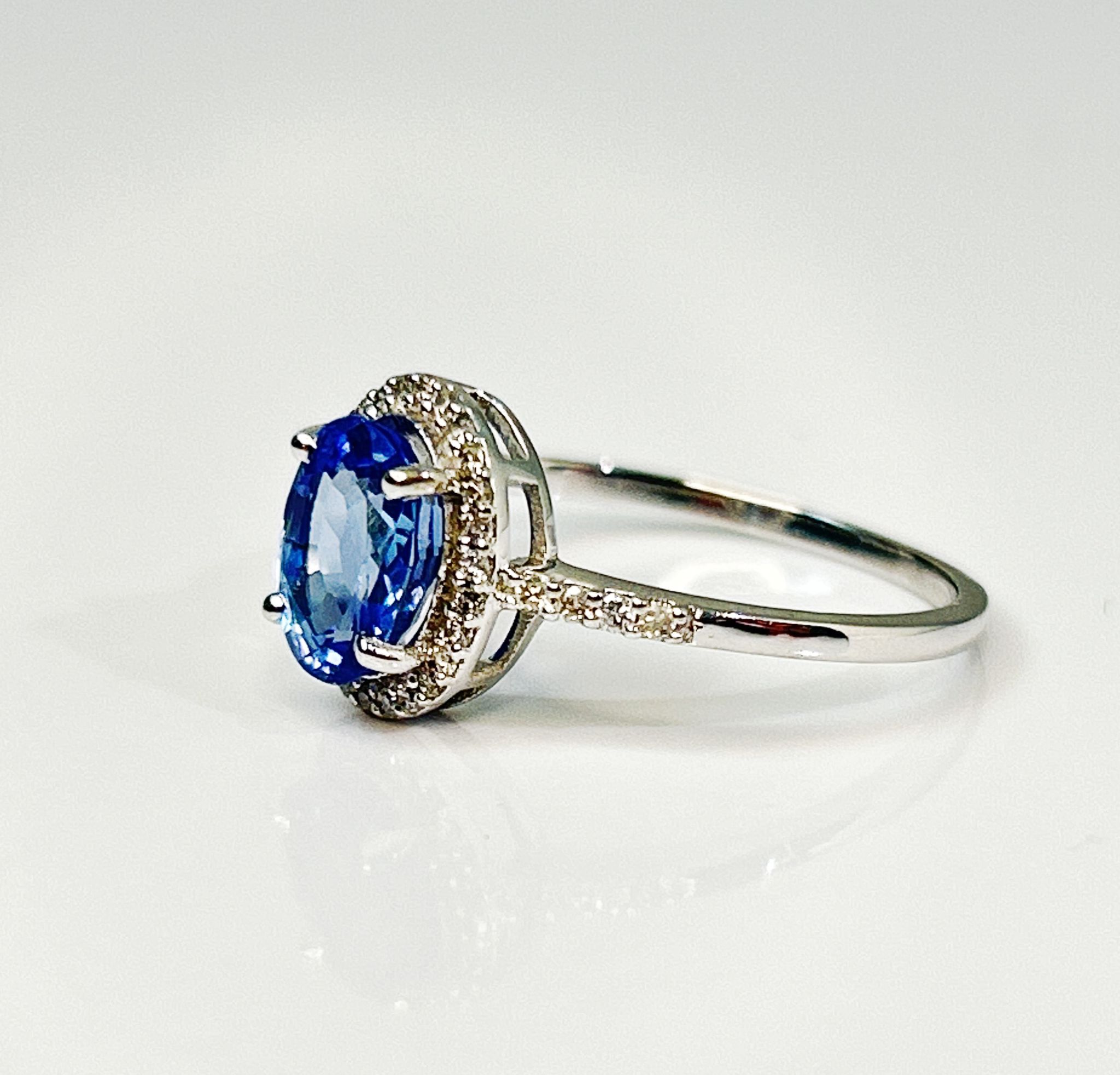 Beautiful 1.73CT Unheated Ceylon Cornflour Blue Sapphire Diamonds & 18k Gold - Image 3 of 6
