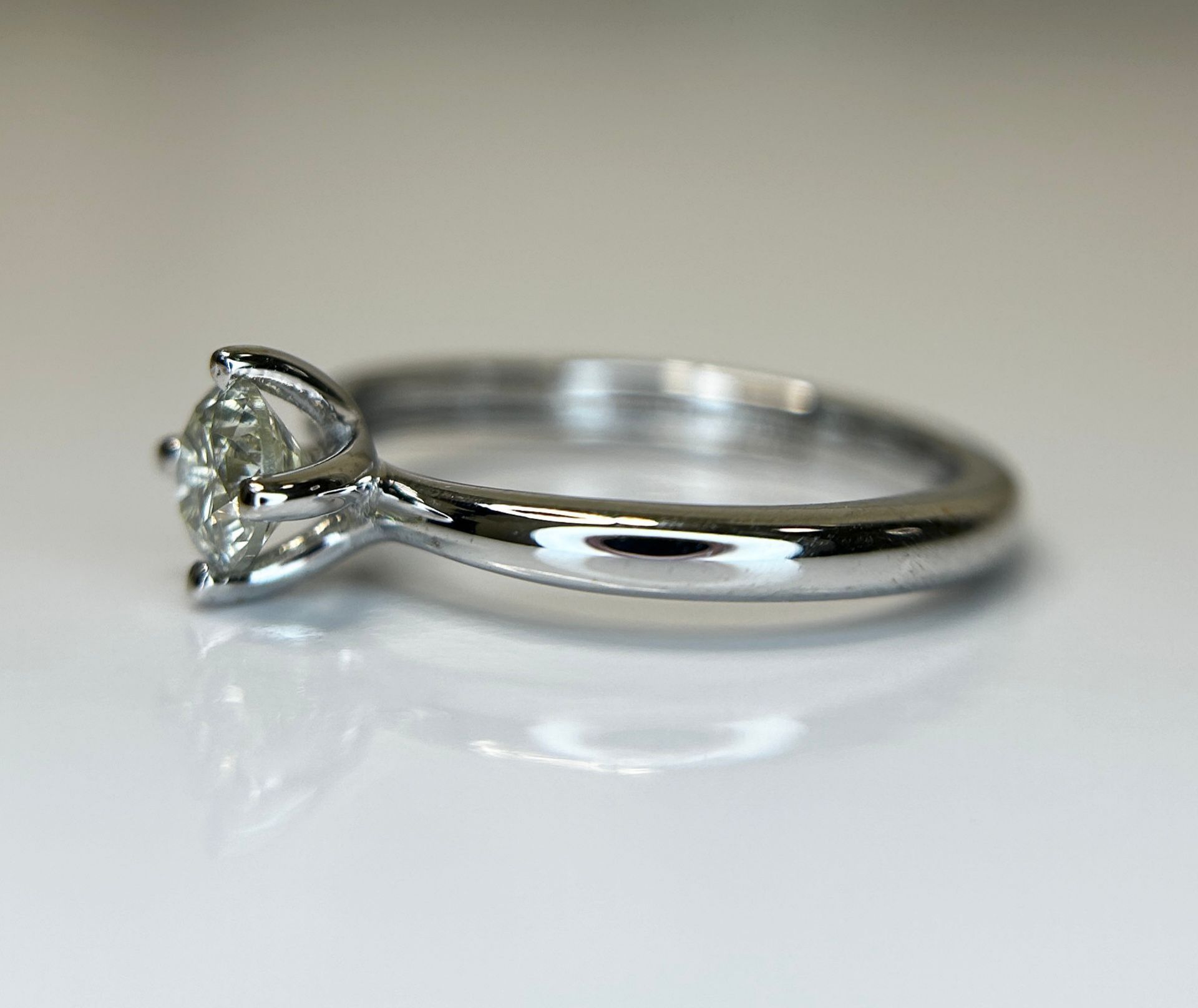 Beautiful Natural 0.42CT S1 Diamond Ring With 18k Gold - Image 2 of 6