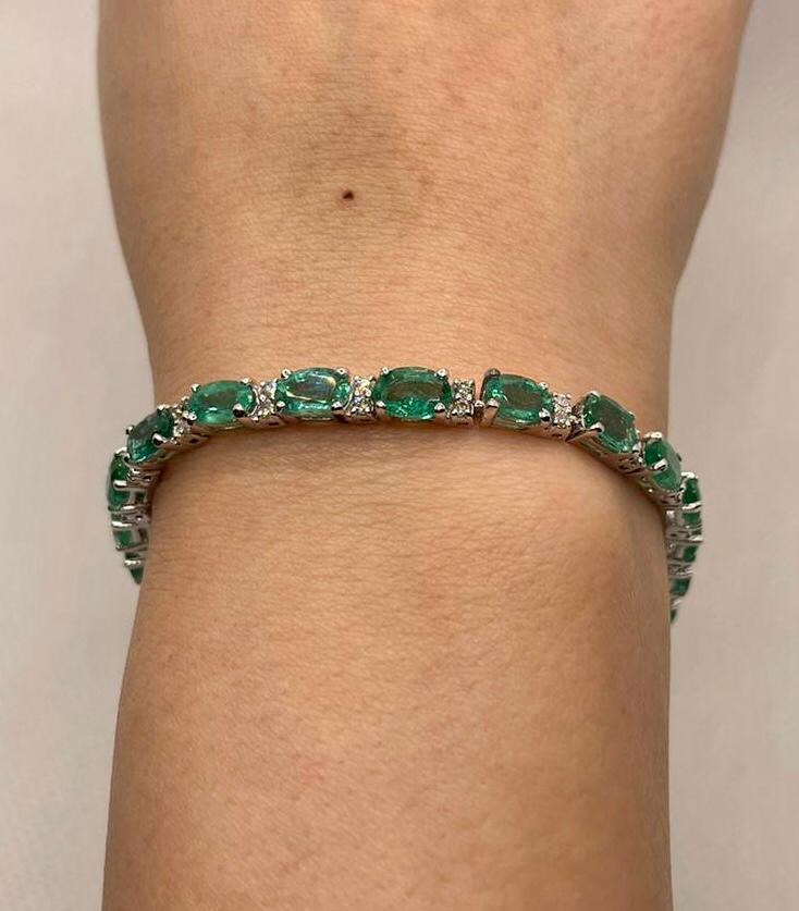 Beautiful 10.41 CTS Natural Emerald Bracelet W Natural Diamonds&18k Gold - Image 4 of 7