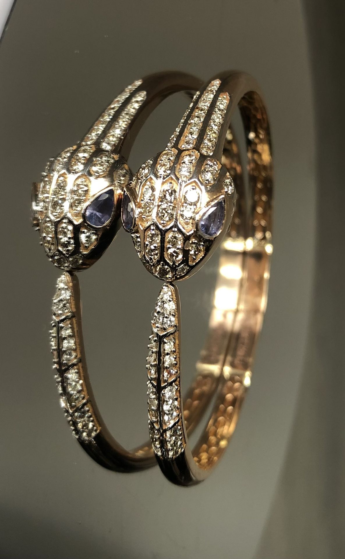Beautiful Natural Diamond and Tanzanite Snake Bracelet With 18k Rose Gold - Image 4 of 8