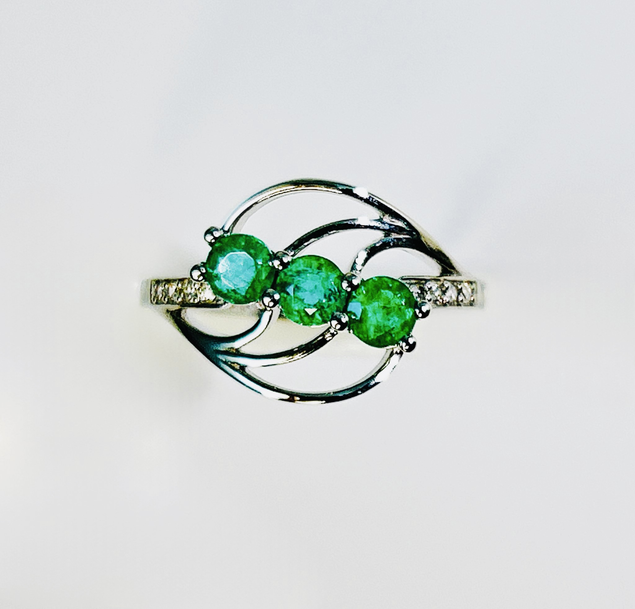 Beautiful Natural Emerald Ring With Natural Diamonds & Platinum 950