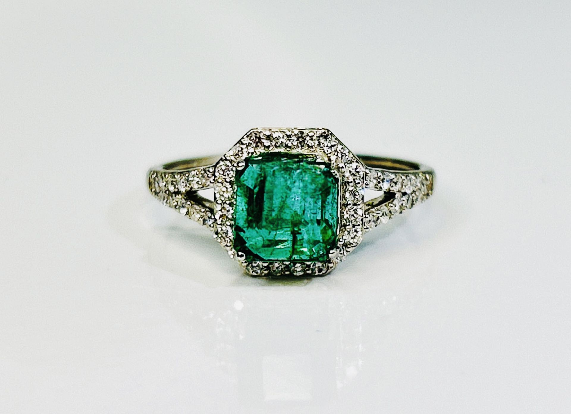 Beautiful 1.64 CT Natural Emerald Ring With Natural Diamonds & Platinum 950