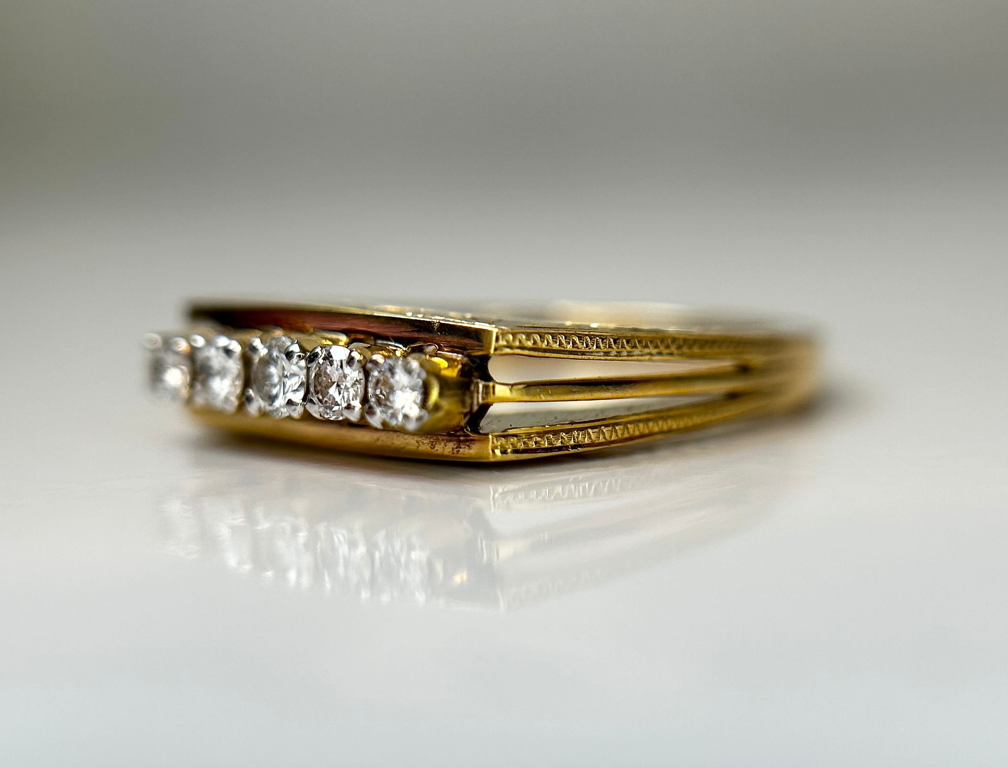 Beautiful Natural 0.18 CT VS Diamond Ring With 18k Gold - Image 8 of 8
