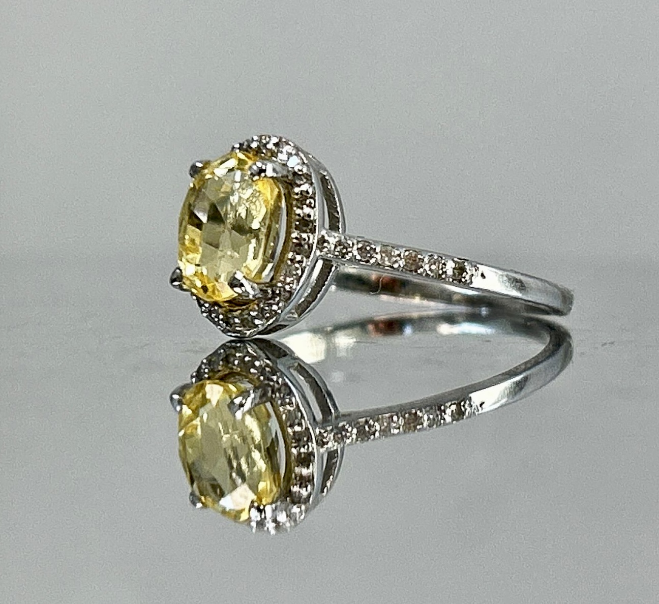 Beautiful Unheated Untreated Natural Ceylon yellow Sapphire Diamonds & 18k Gold - Image 4 of 7