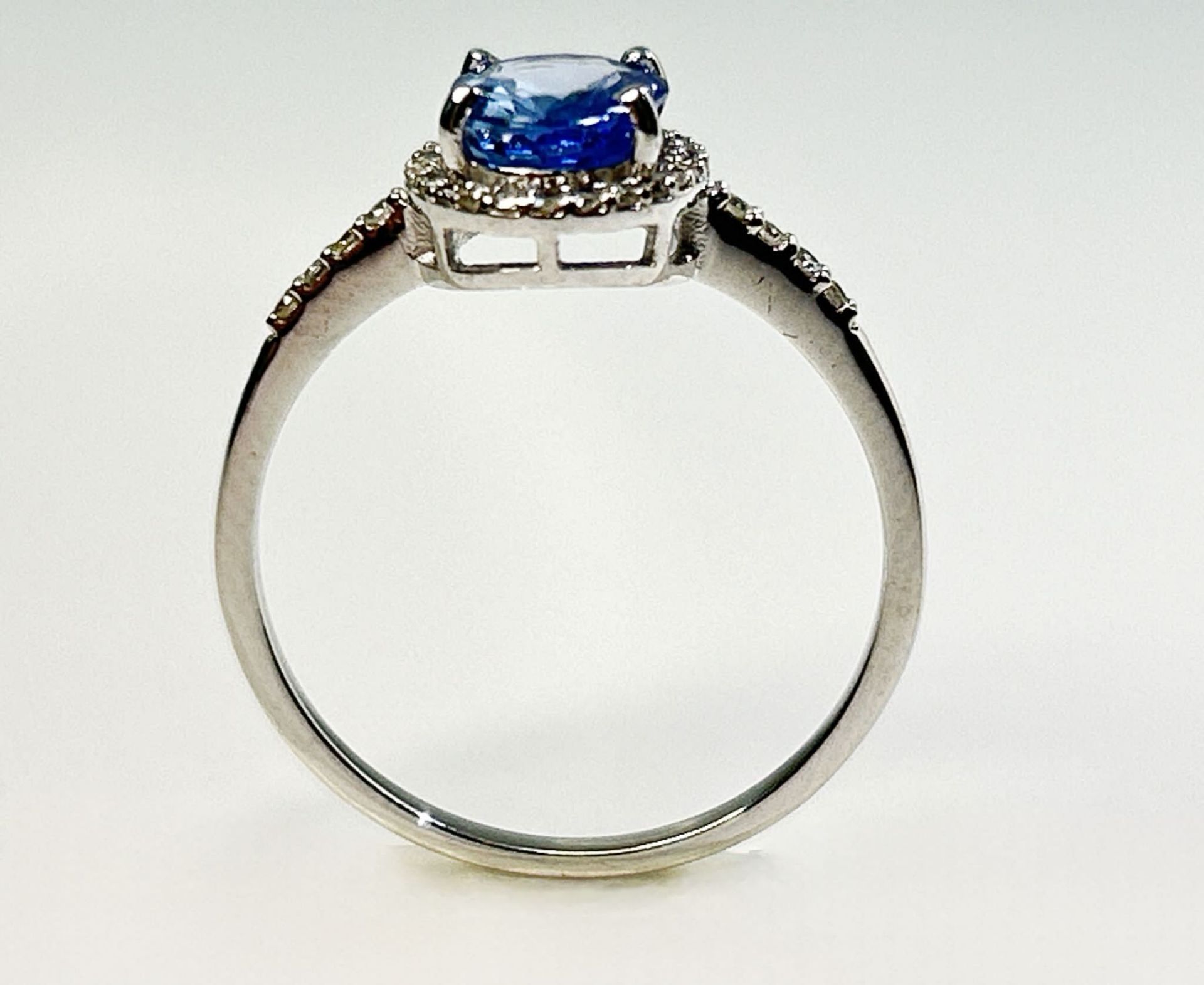 Beautiful 1.73CT Unheated Ceylon Cornflour Blue Sapphire Diamonds & 18k Gold - Image 5 of 6