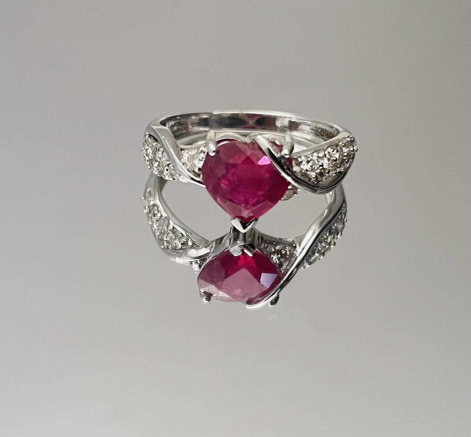 Beautiful Natural Heart Shape Burmese Ruby Ring 1.58 Ct With Diamonds & 18kGold - Image 5 of 7