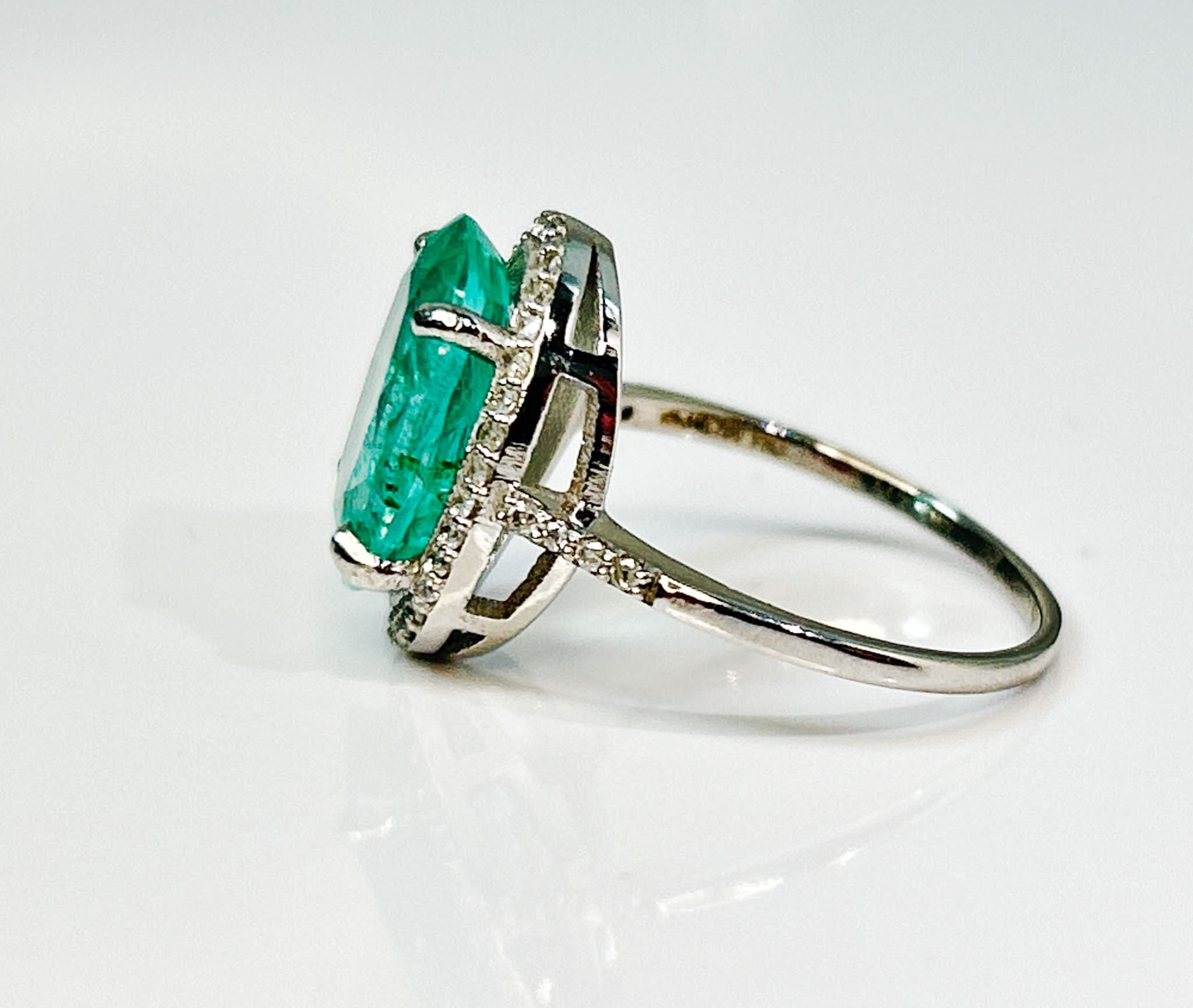 Beautiful 4.15CT Natural Untreated Columbian Emerald Ring, Diamonds & 18k Gold - Image 5 of 7