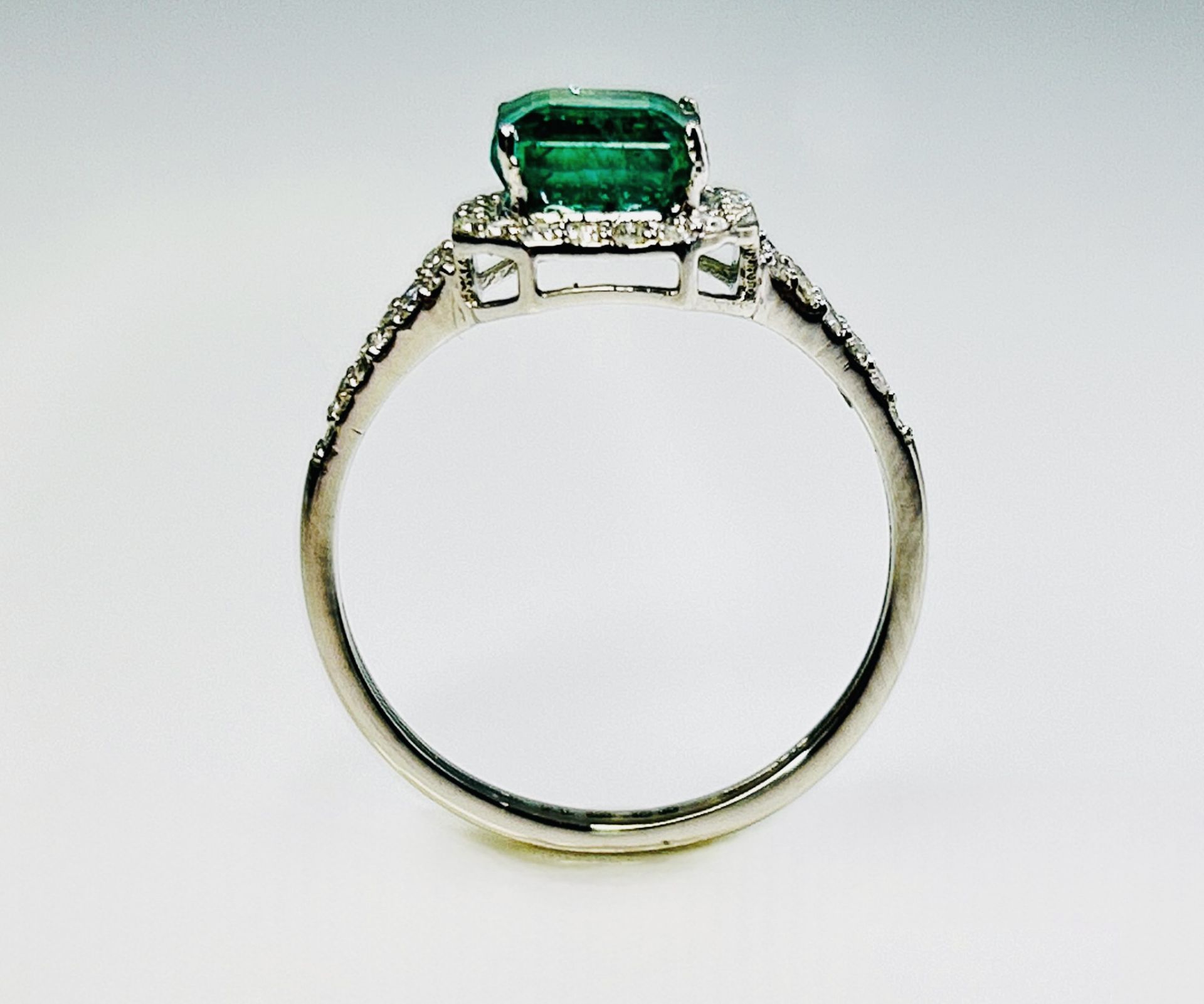 Beautiful 1.64 CT Natural Emerald Ring With Natural Diamonds & Platinum 950 - Image 4 of 6