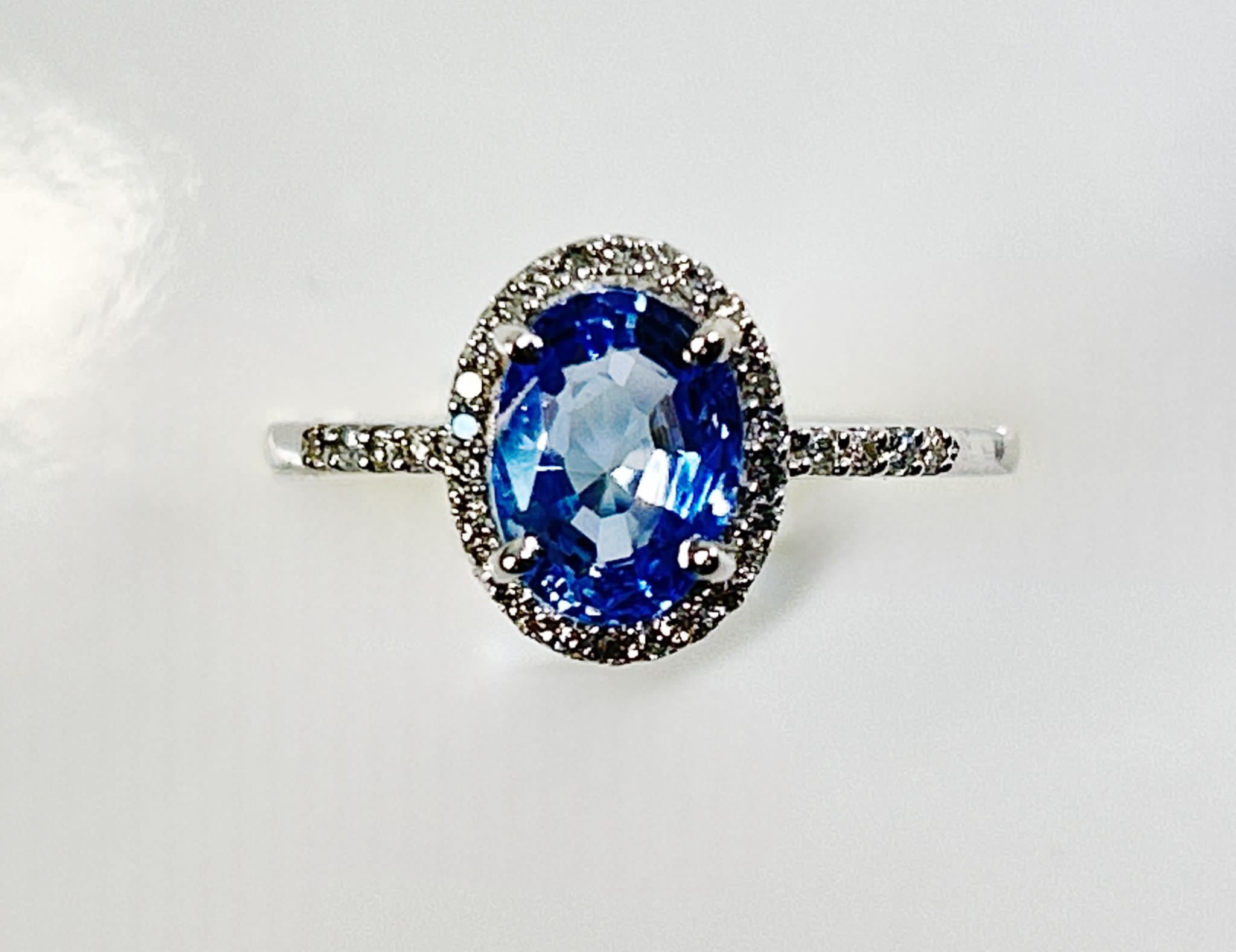 Beautiful 1.73CT Unheated Ceylon Cornflour Blue Sapphire Diamonds & 18k Gold - Image 2 of 6