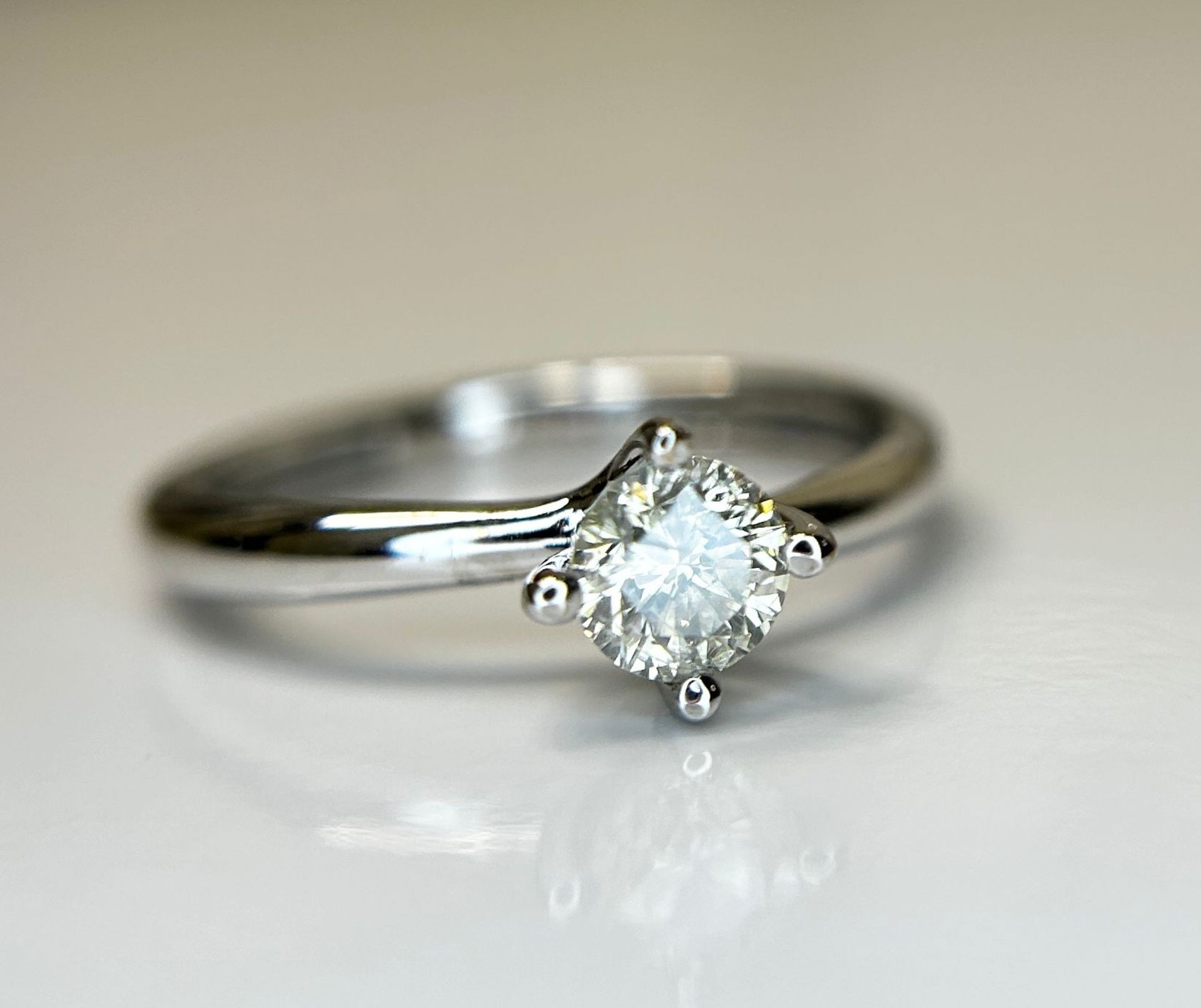 Beautiful Natural 0.42CT S1 Diamond Ring With 18k Gold - Image 4 of 6