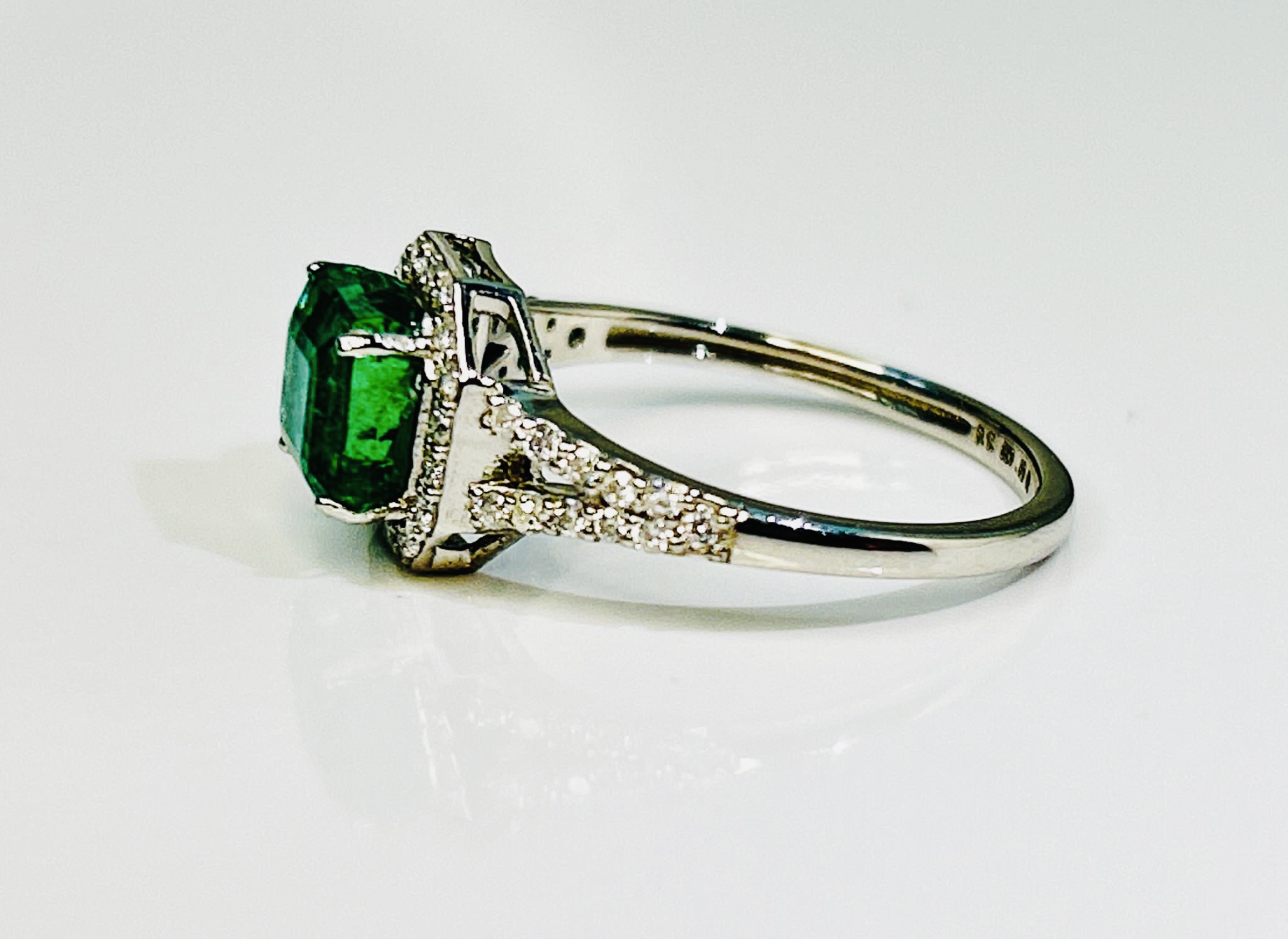 Beautiful 1.64 CT Natural Emerald Ring With Natural Diamonds & Platinum 950 - Image 5 of 6
