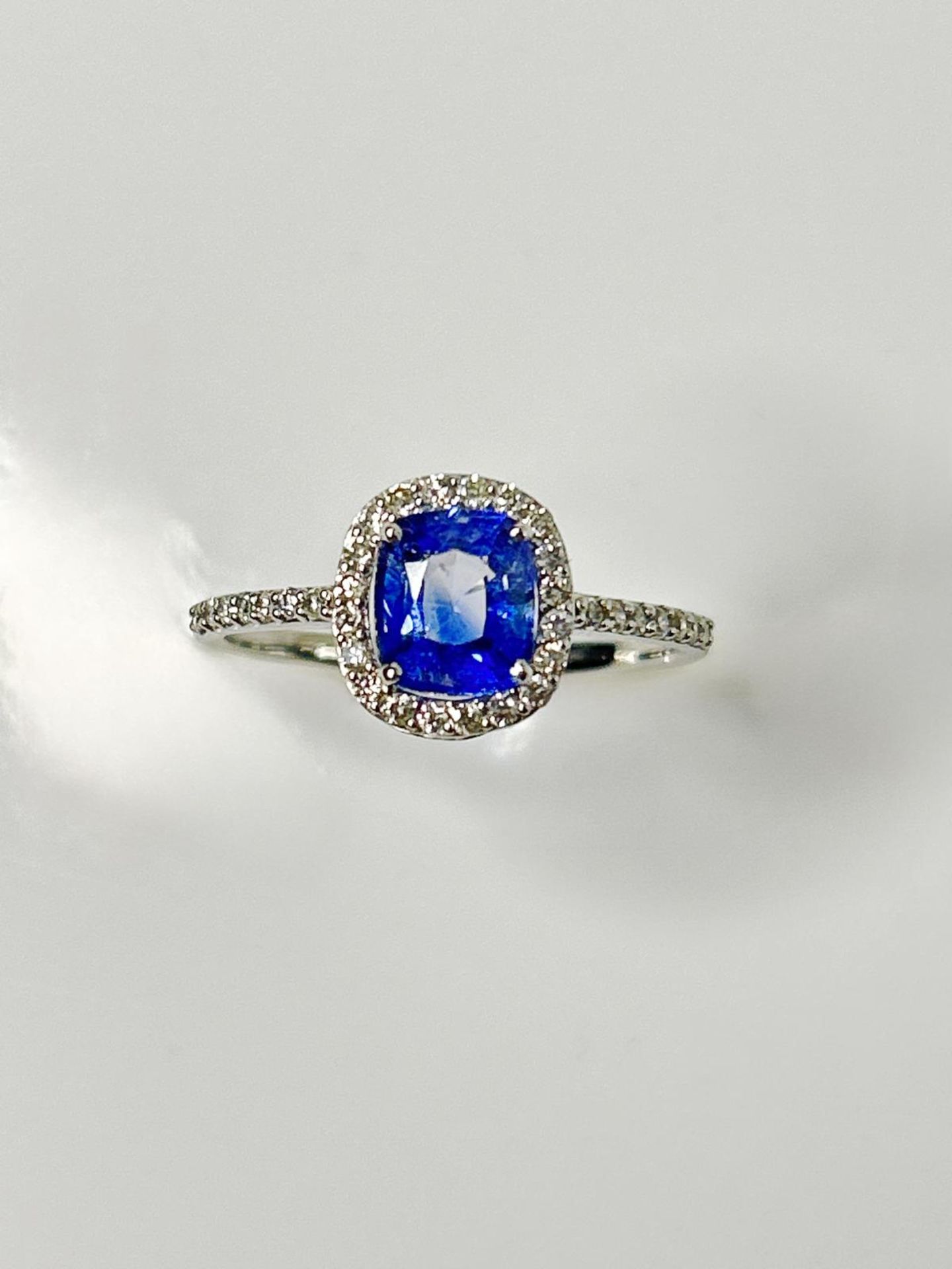 Beautiful 1.30 CT Natural Ceylon Blue Sapphire Diamonds & Platinum - Image 5 of 7