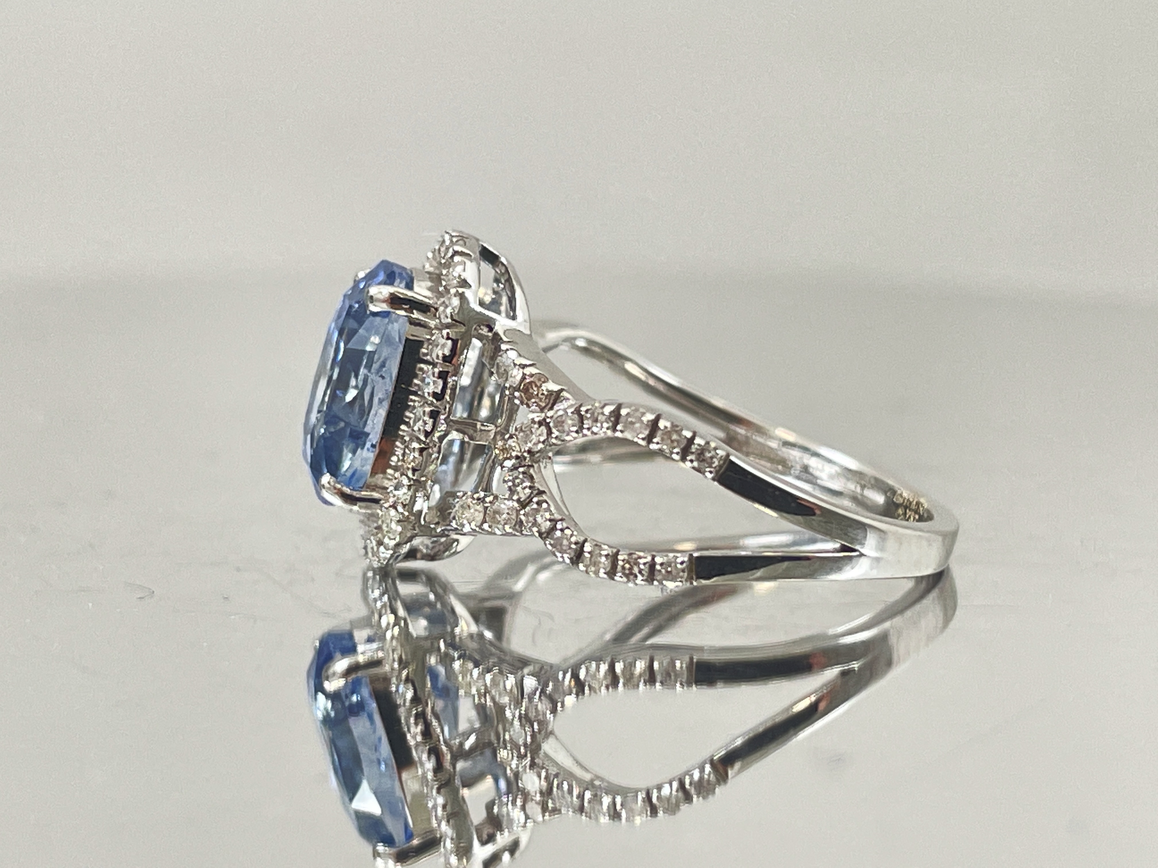 Beautiful 3.16 CT Natural Ceylon Cornflour Blue Sapphire Diamonds & 18k Gold - Image 4 of 6
