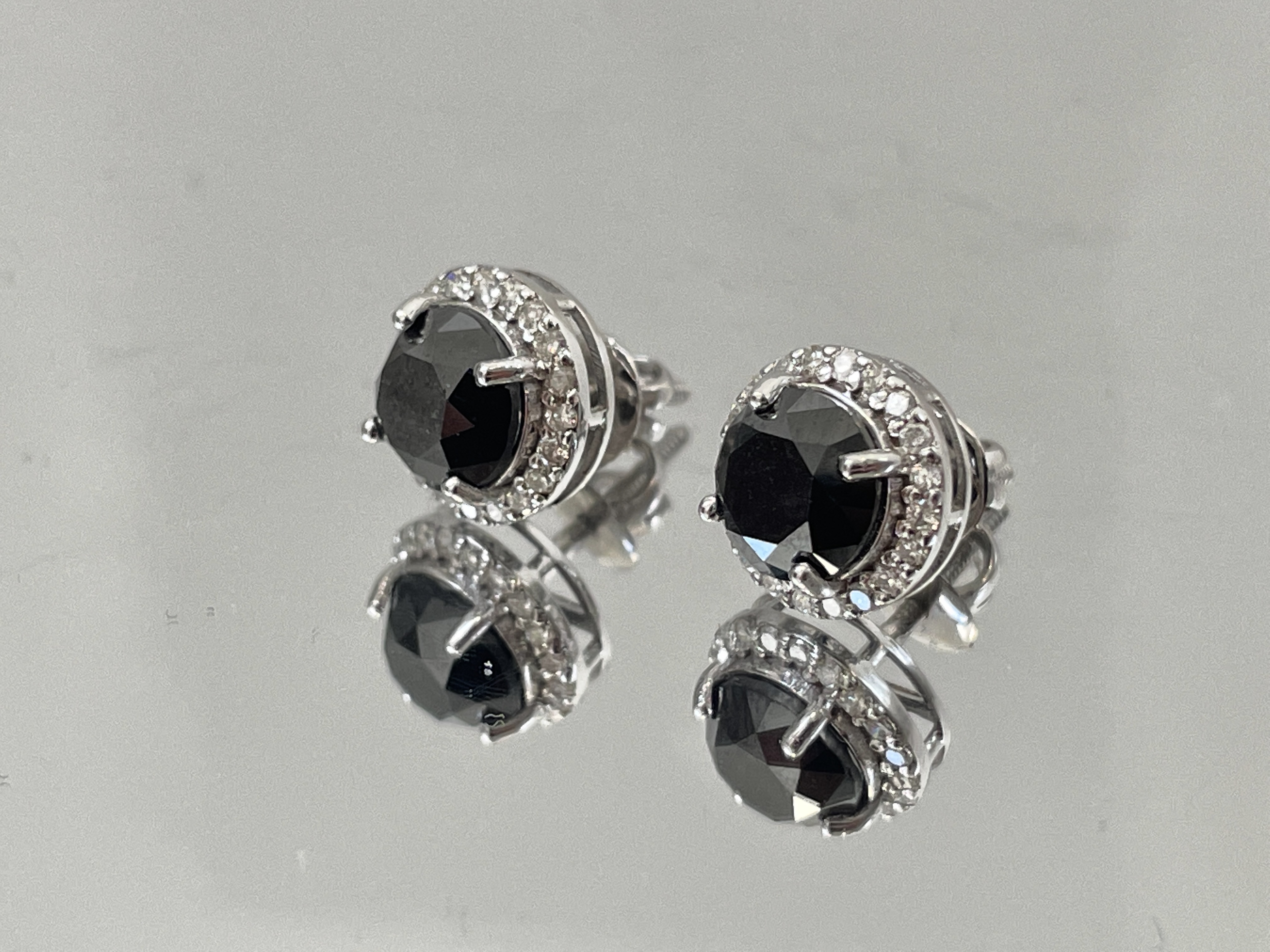 Beautiful Natural 3.84 CT Black Diamond Earrings Natural Diamonds & 18k Gold - Image 4 of 8