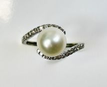 Beautiful 5.12 CT South Sea Pearl With Diamonds & Platinum Ring