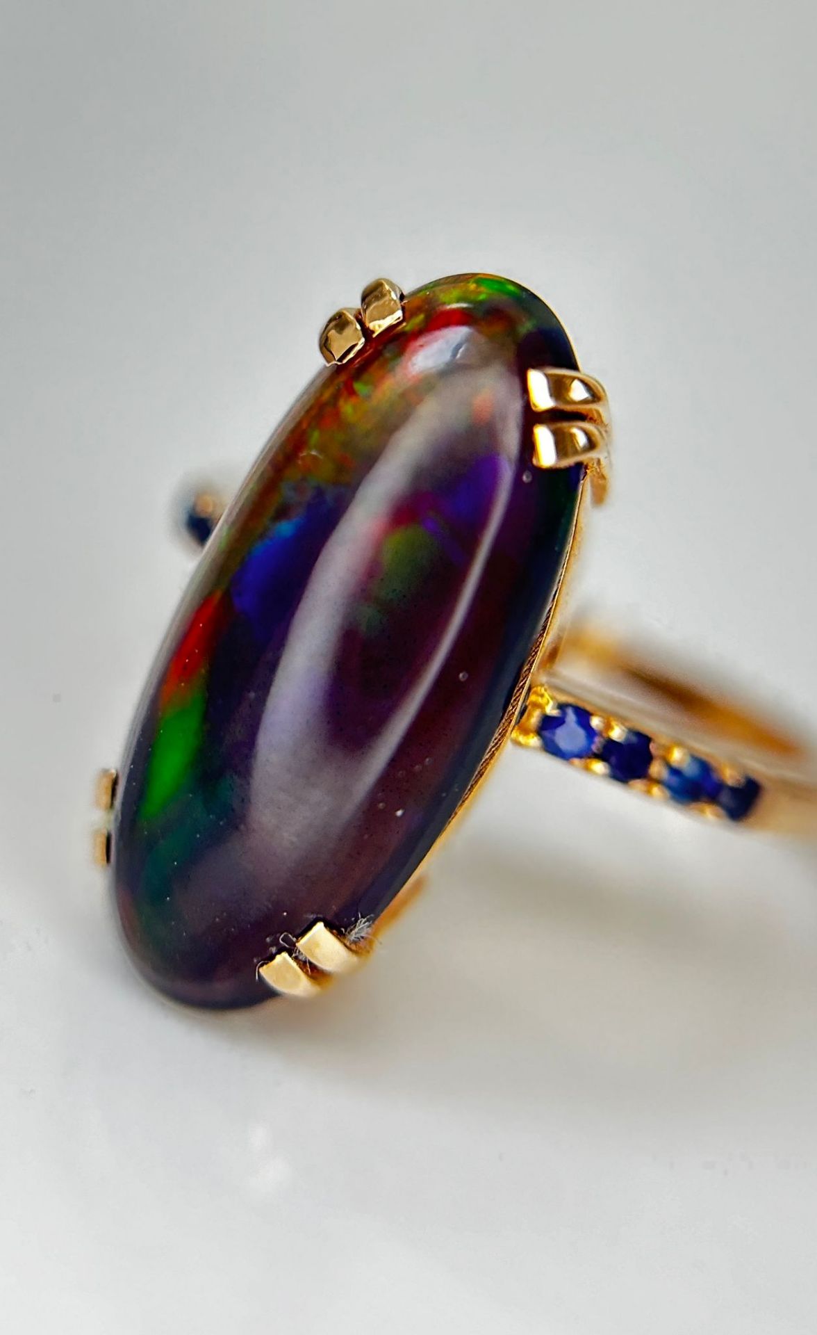 Beautiful Natural Black Opal Ring With Natural Blue Sapphire and 18k Gold - Image 8 of 10