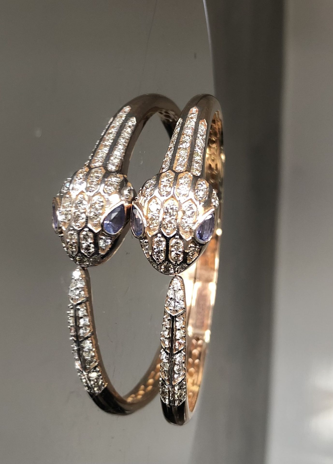 Beautiful Natural Diamond and Tanzanite Snake Bracelet With 18k Rose Gold