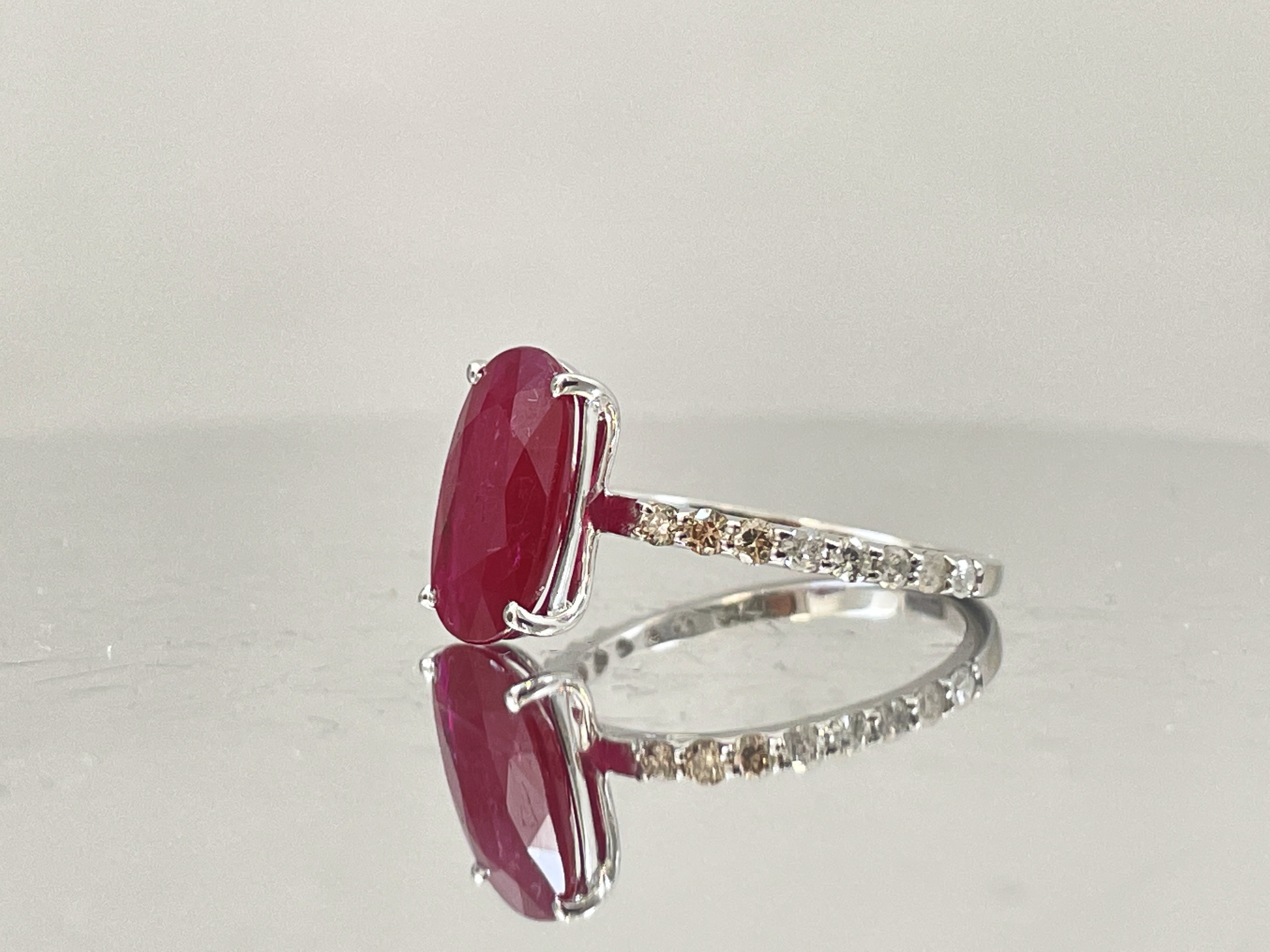 Natural Burma Ruby 3.26 CT With Natural Diamonds & 18k Gold - Image 4 of 6