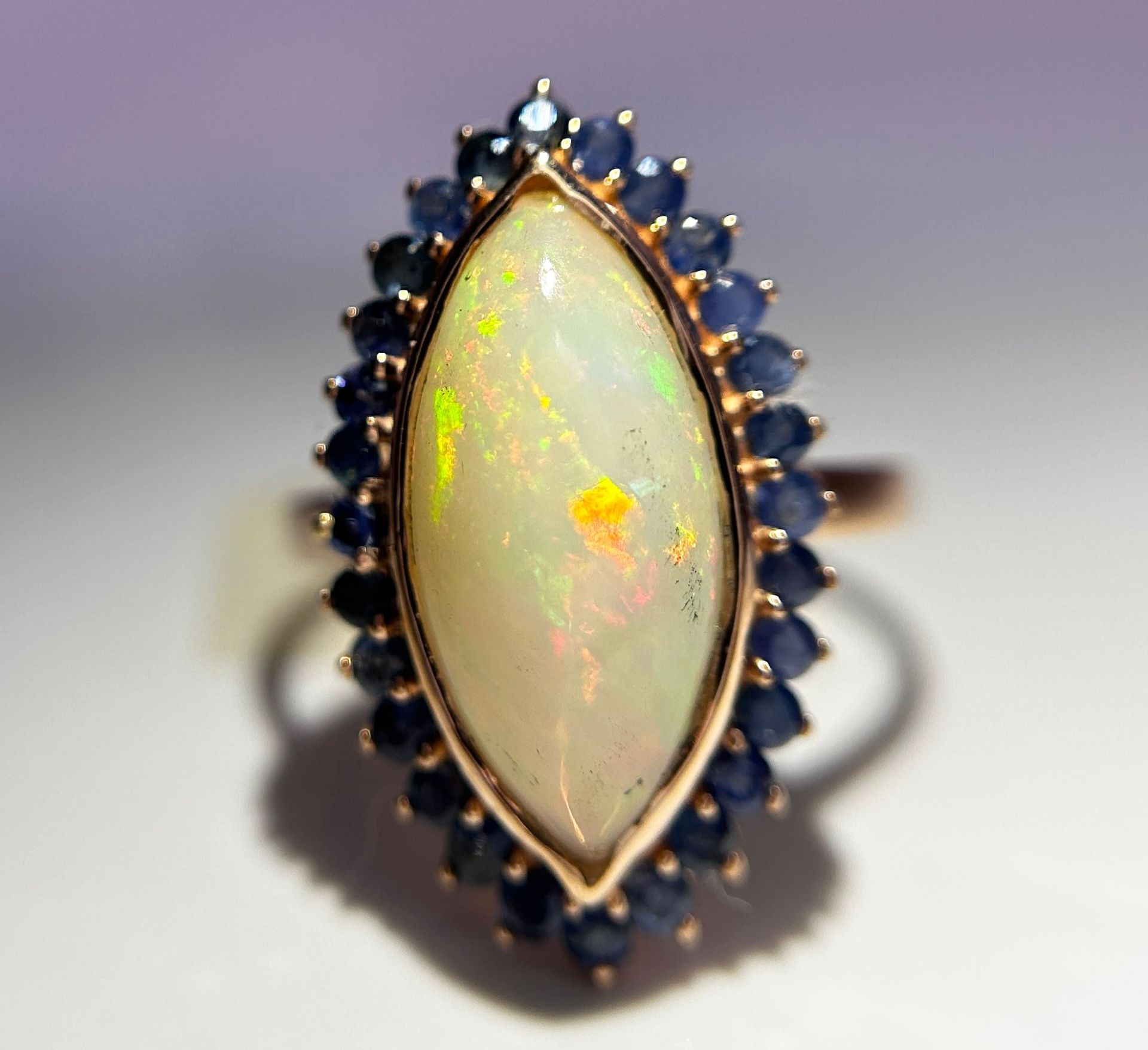 Beautiful Natural Opal Ring With Natural Blue Sapphire and 18k Gold - Image 5 of 5