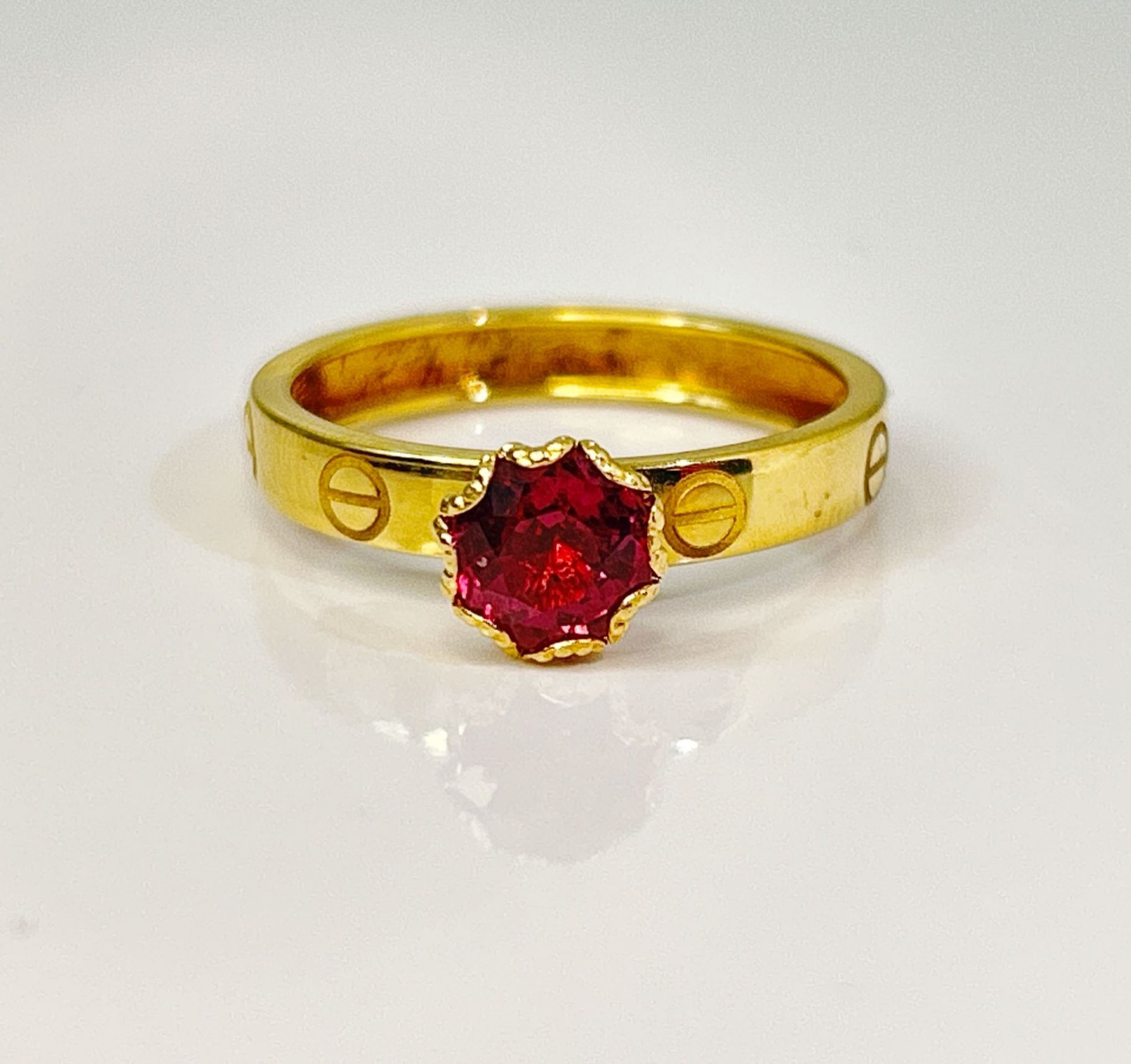 Beautiful Natural Spinel Ring & 18k Yellow Gold - Image 2 of 6