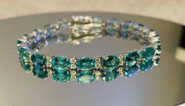 Beautiful 10.41 CTS Natural Emerald Bracelet W Natural Diamonds&18k Gold