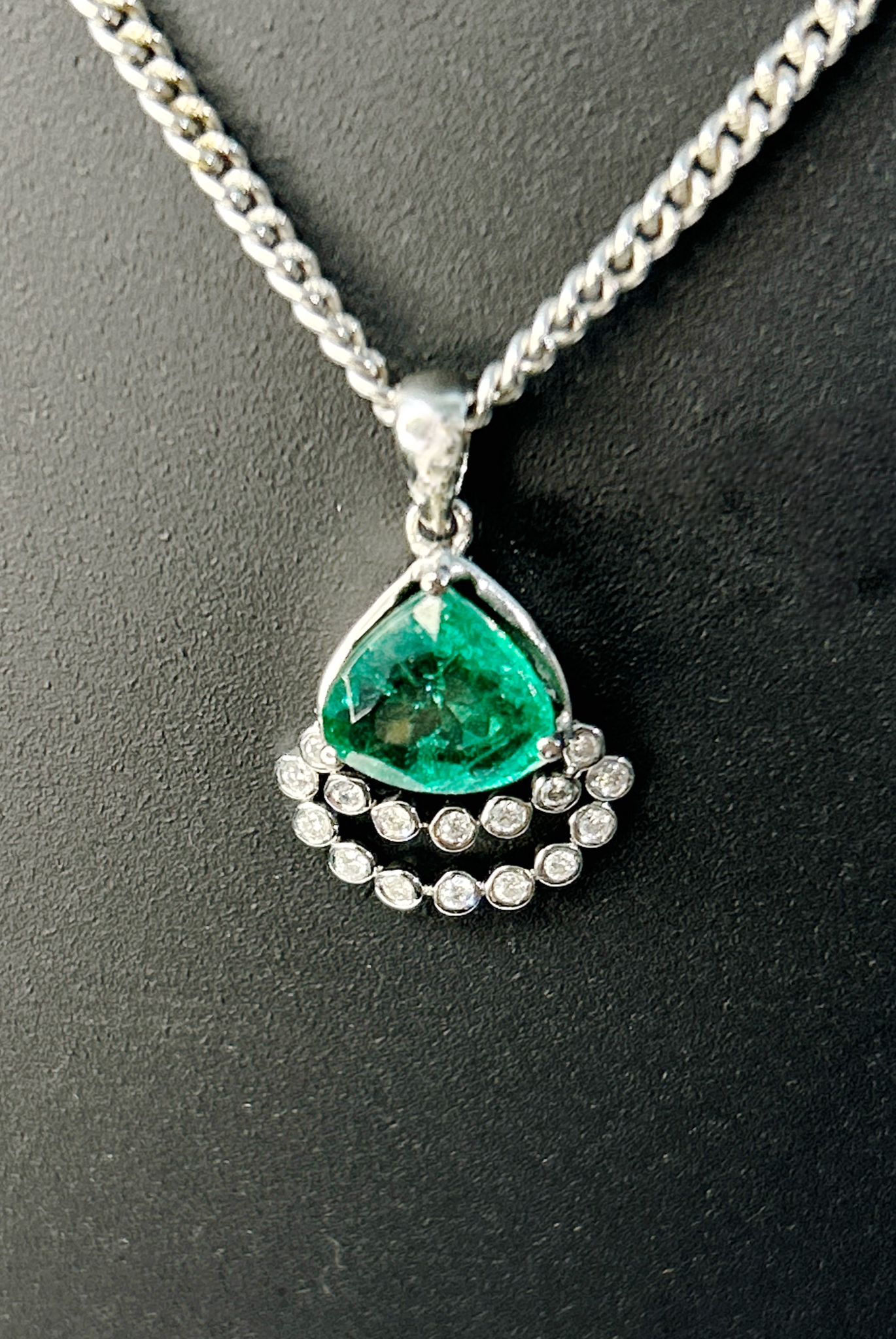 Beautiful Natural Emerald Pendant With Diamonds & Platinum 950 - Image 3 of 6