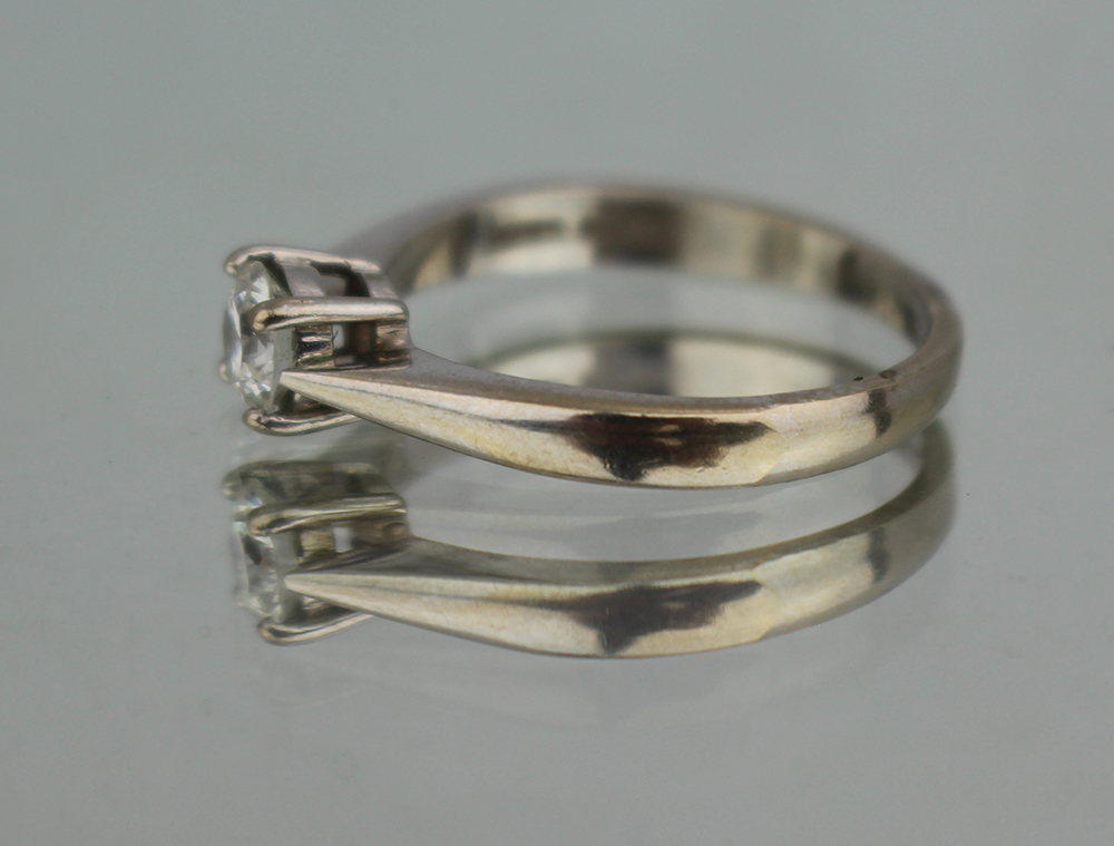 Round Brilliant Cut 0.53 Carat Diamond White Gold Ring - Image 2 of 9