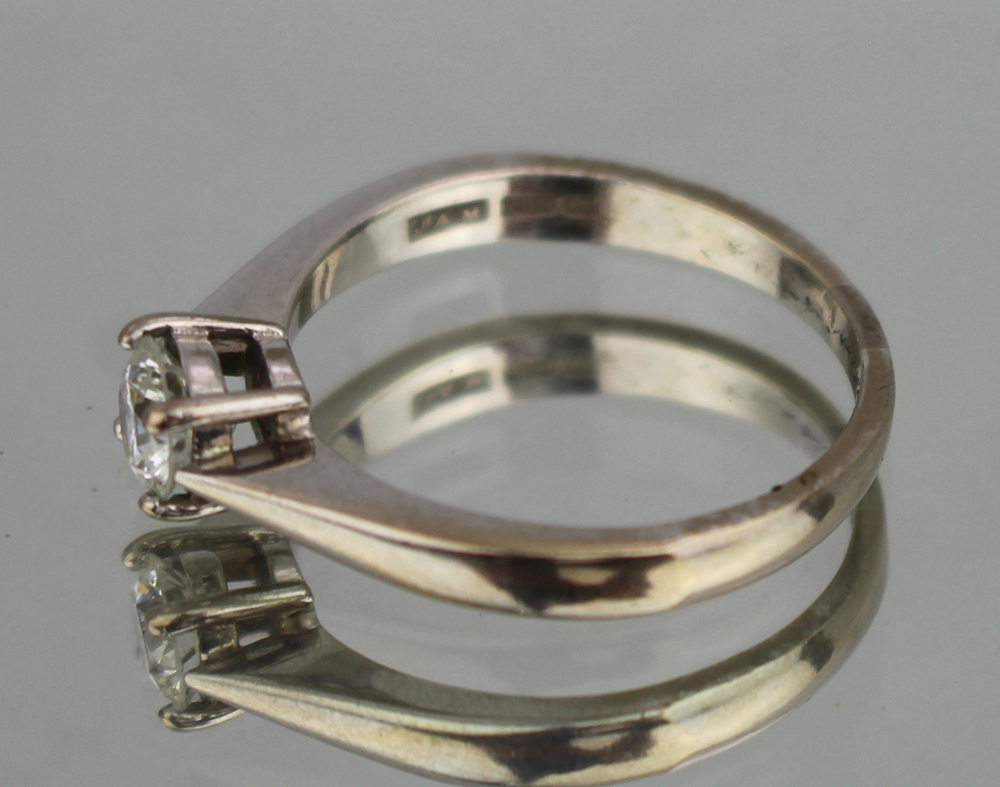Round Brilliant Cut 0.53 Carat Diamond White Gold Ring - Image 3 of 9