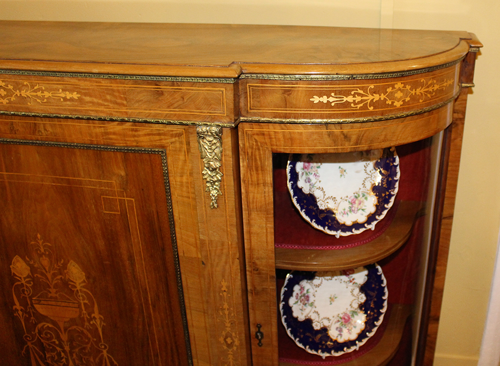 Fine 19th c. Figured Walnut Credenza c.1860 - Image 6 of 8