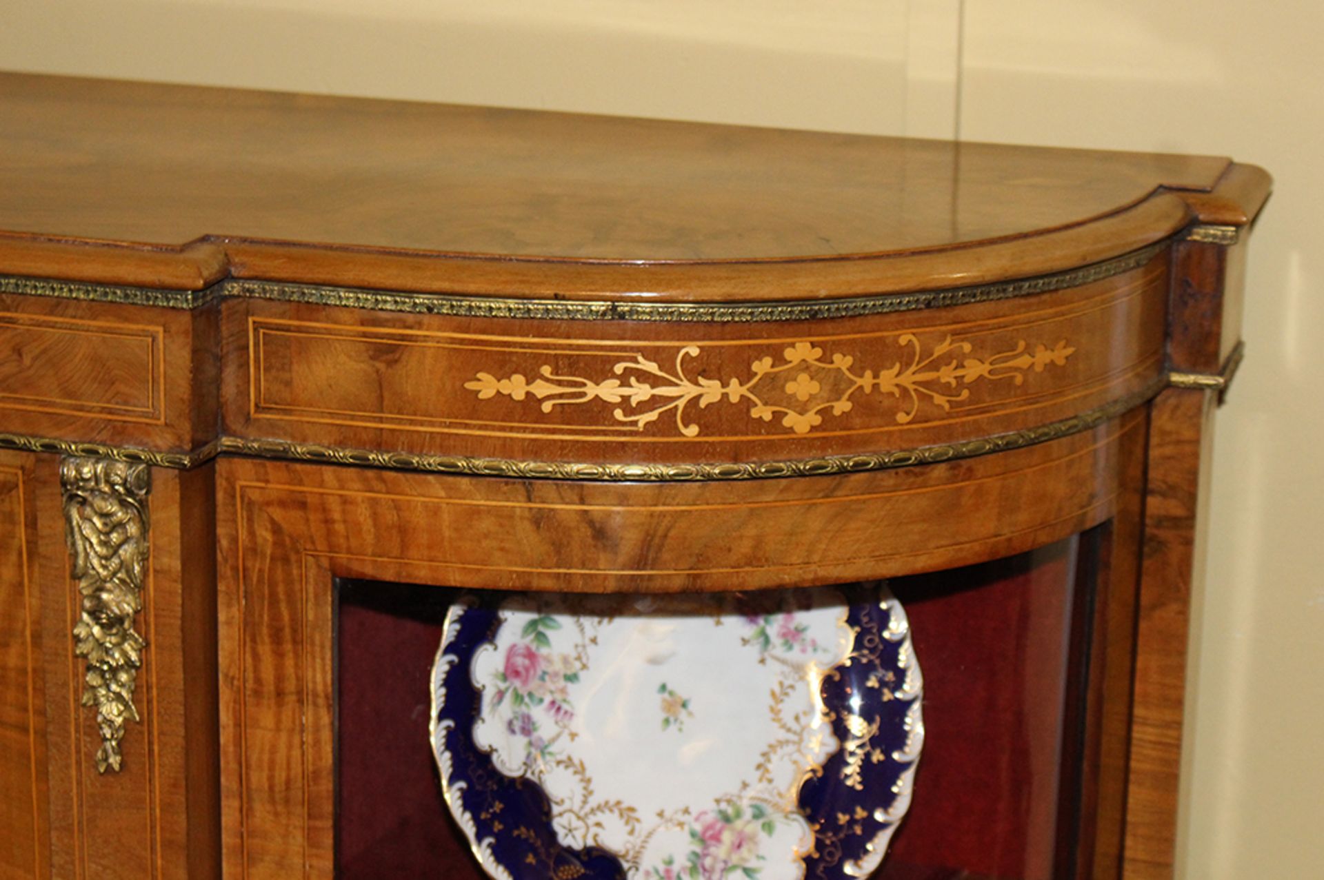 Fine 19th c. Figured Walnut Credenza c.1860 - Image 7 of 8