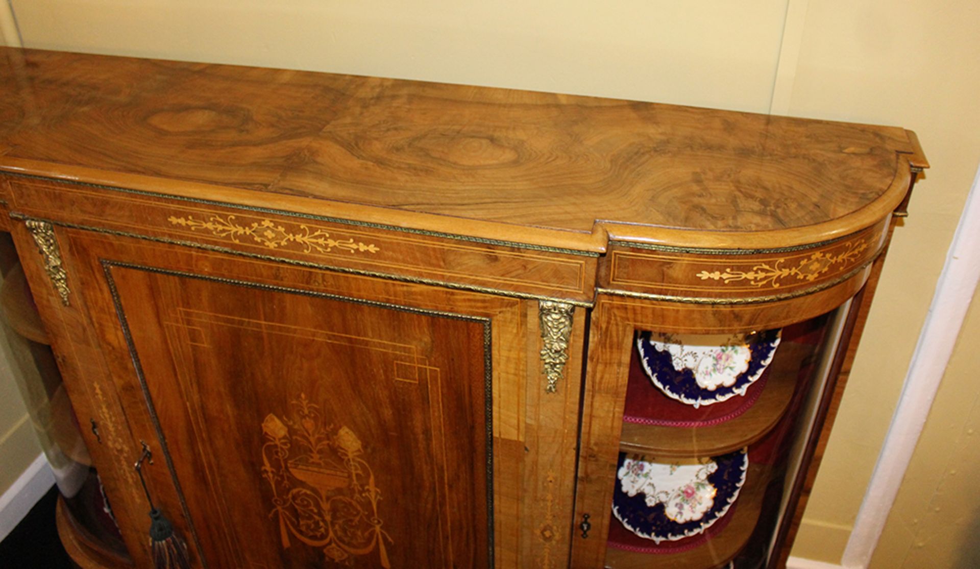 Fine 19th c. Figured Walnut Credenza c.1860 - Image 3 of 8