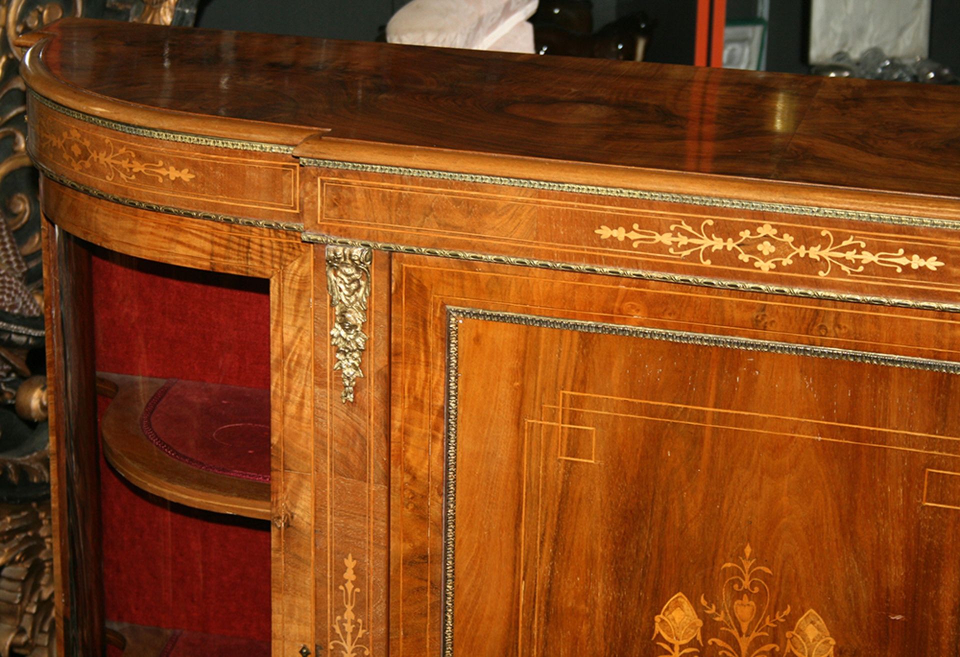 Fine 19th c. Figured Walnut Credenza c.1860 - Image 4 of 8