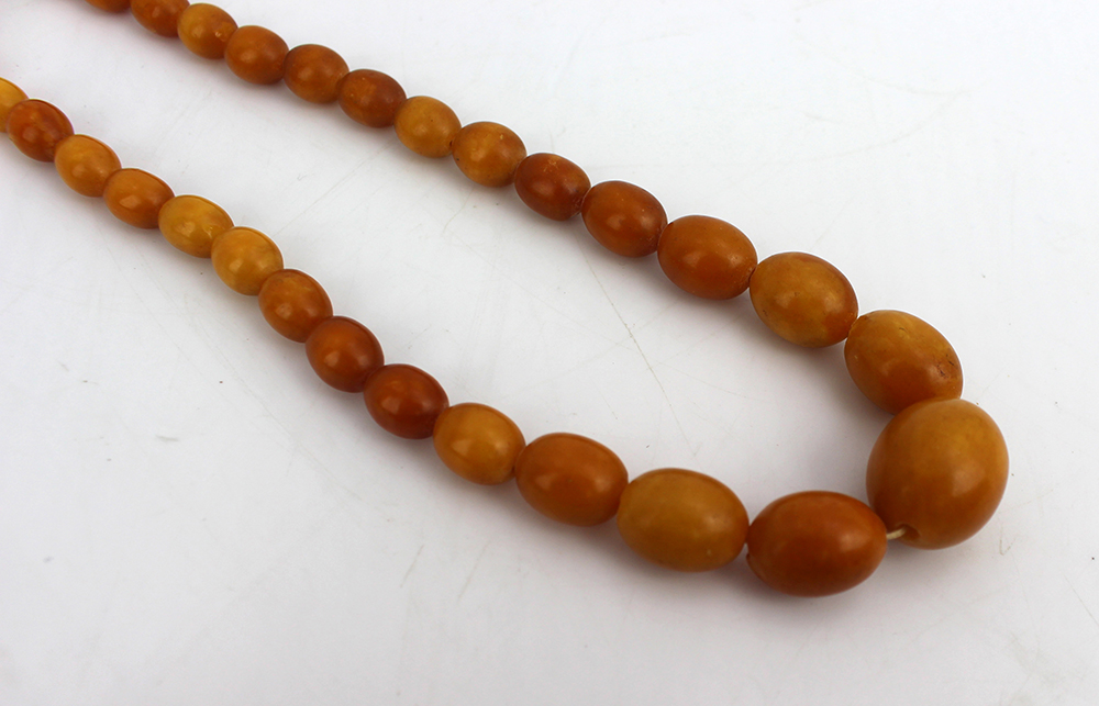 Antique Butterscotch Amber Bead Necklace - Image 2 of 4