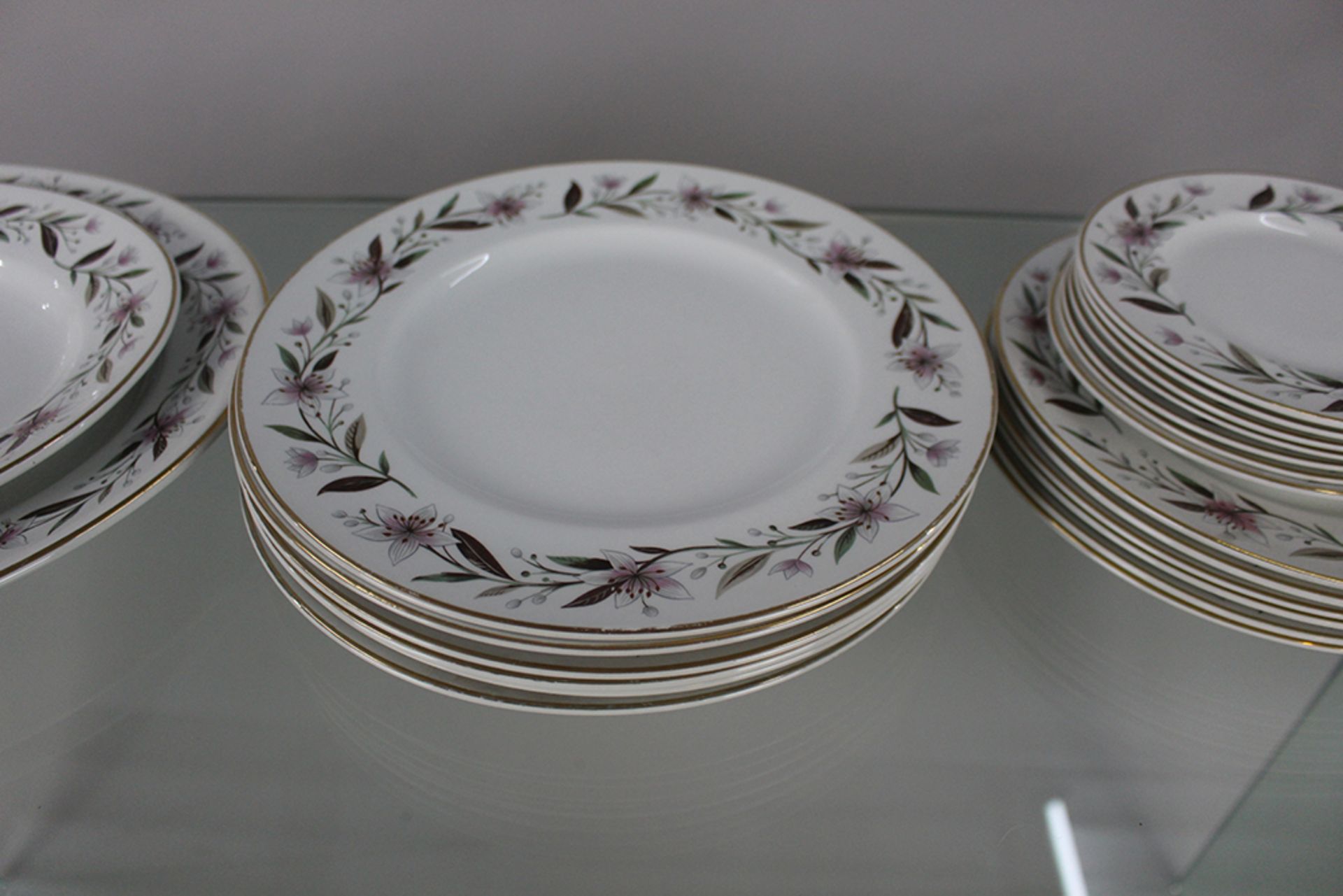 Chinastyle Simpson Potteries Naples Part Dinner Service - Image 3 of 7