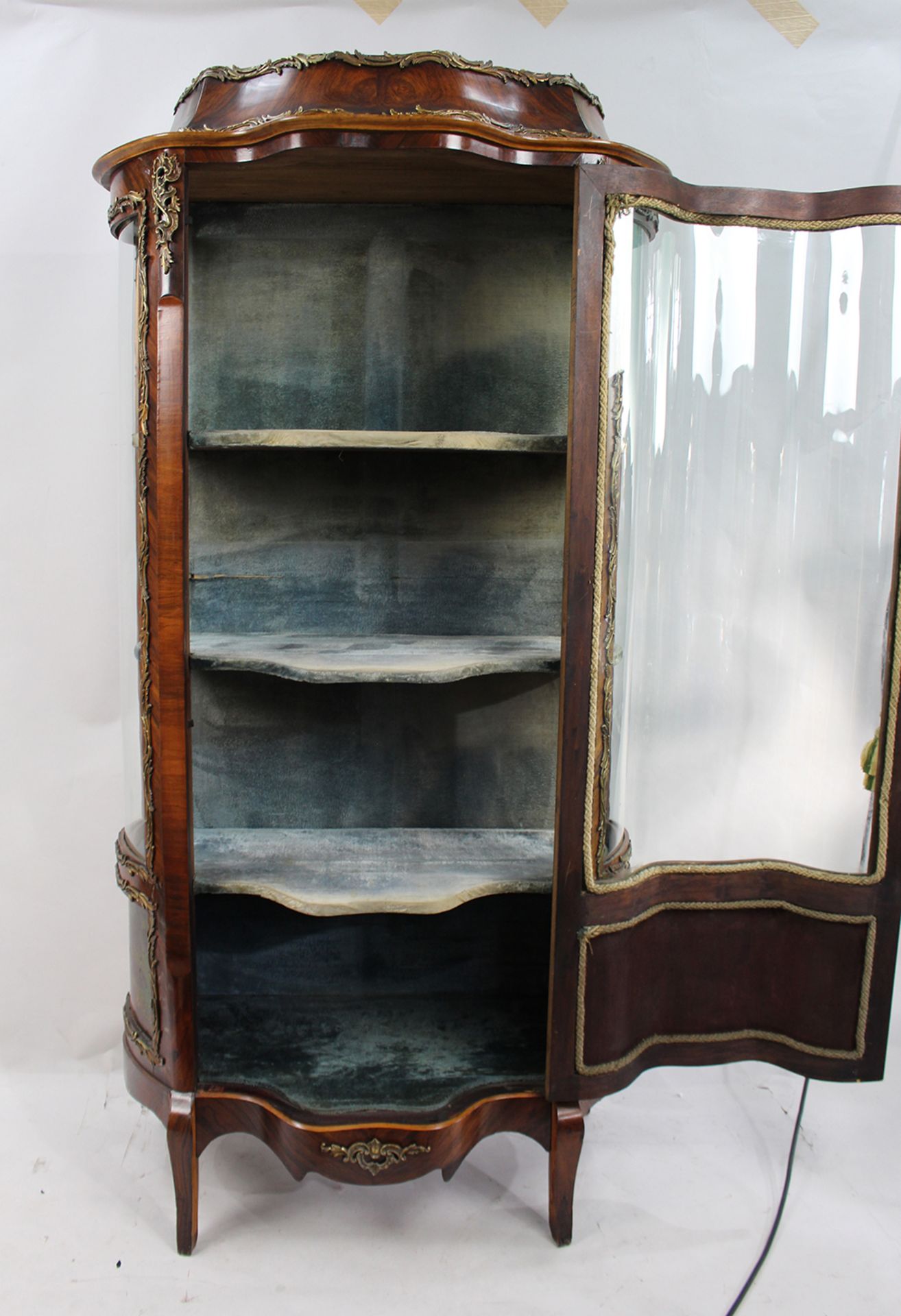 Antique French Serpentine Vernis Martin Display Cabinet - Image 4 of 12