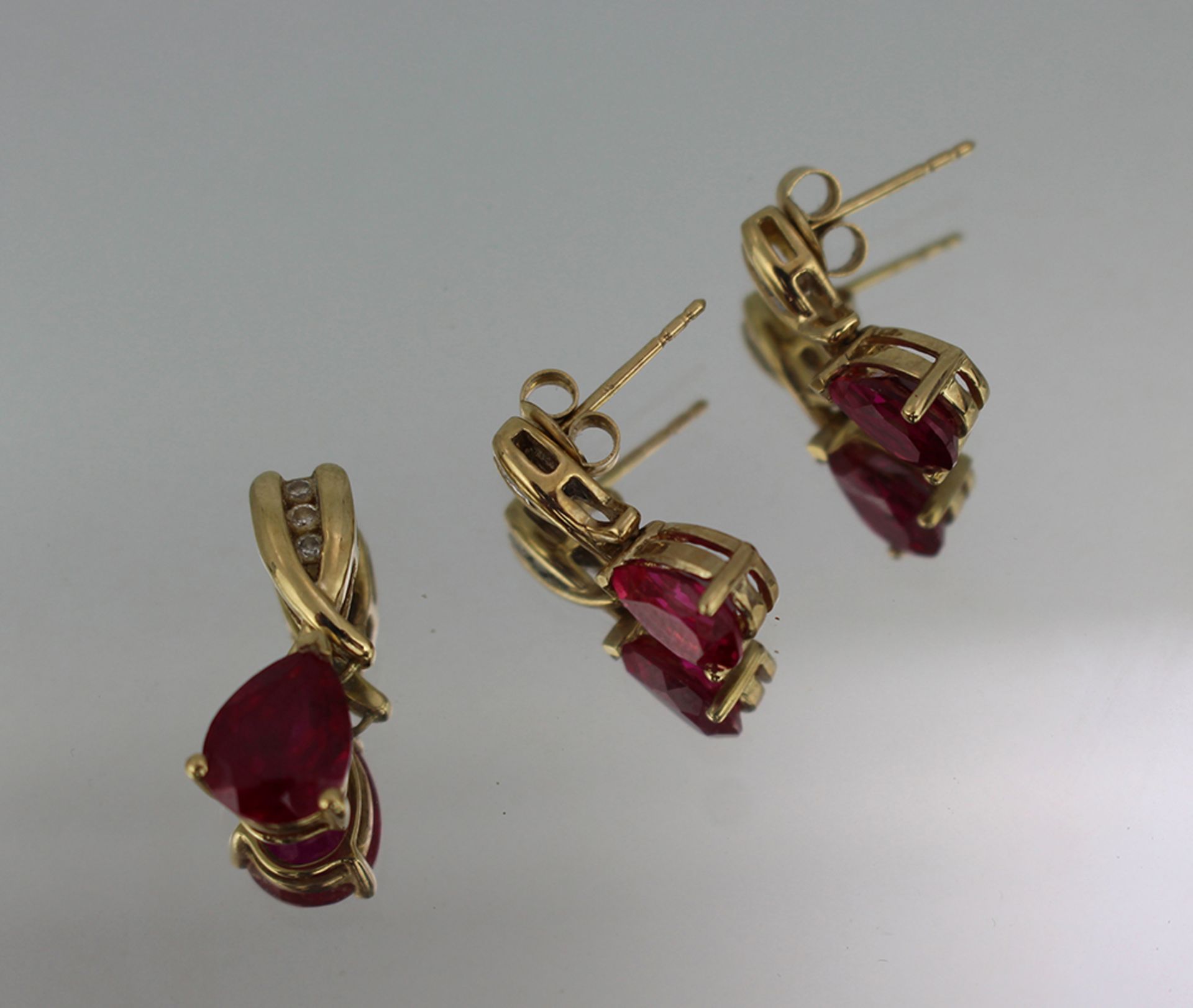 Pair of Ruby 9ct Gold Earrings & Matching Pendant - Image 3 of 4