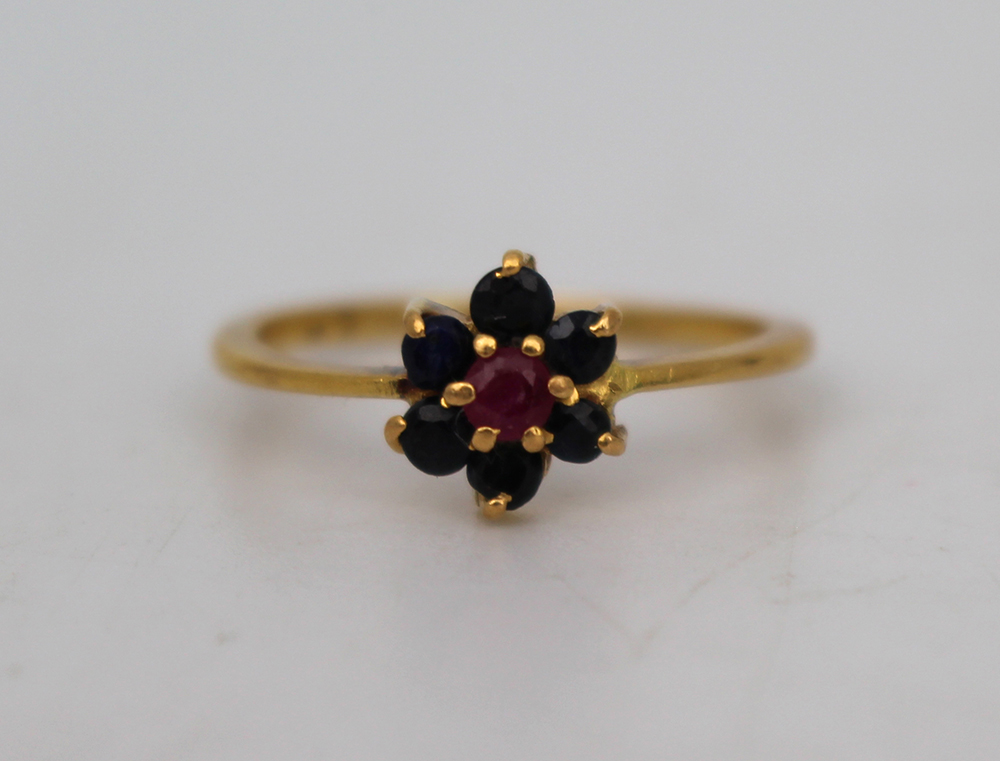 Vintage Ruby & Sapphire Cluster Ring - Image 2 of 3