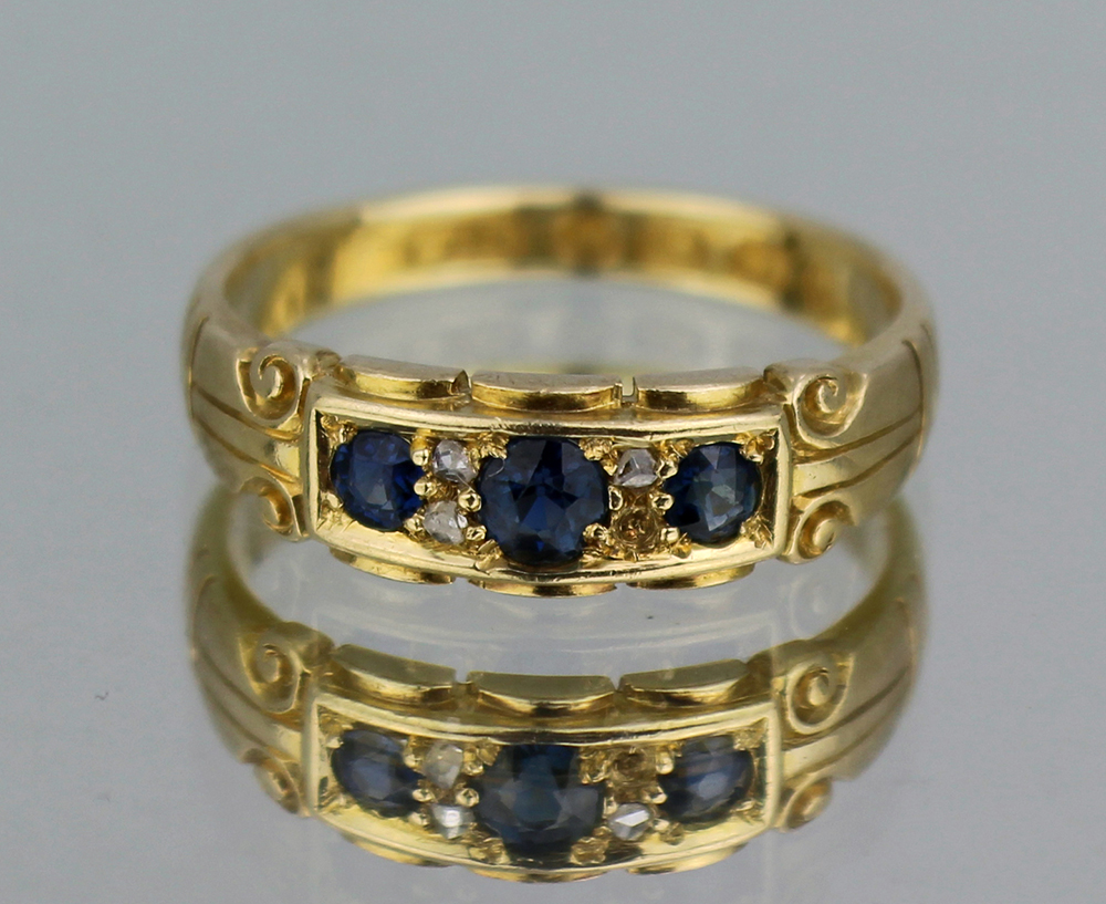 Vintage Sapphire & Diamond 18ct Gold Ring